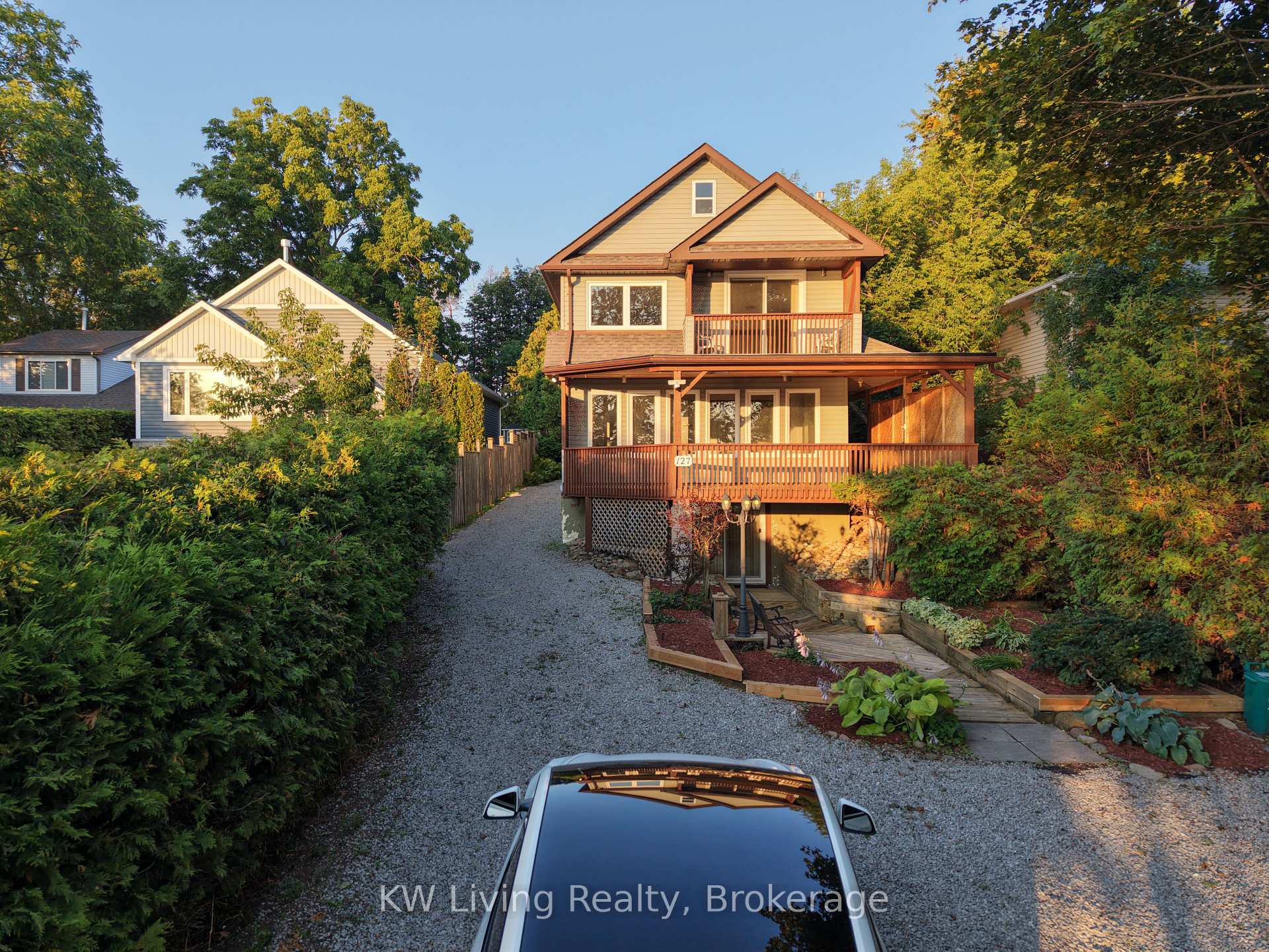 Photo 3 of 127 Lake Drive N, Georgina, Historic Lakeshore Communities — HOMEH