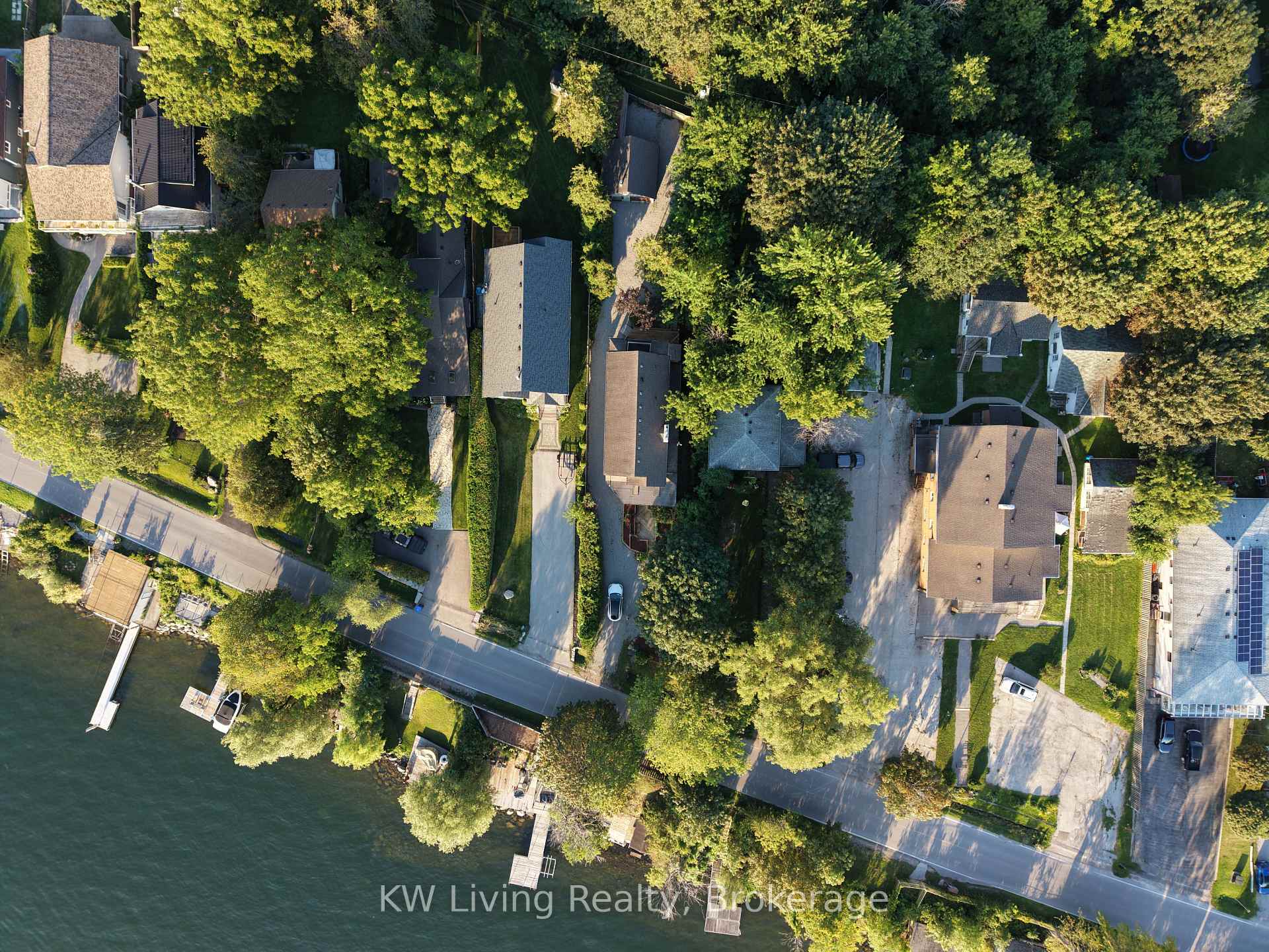 Photo 5 of 127 Lake Drive N, Georgina, Historic Lakeshore Communities — HOMEH