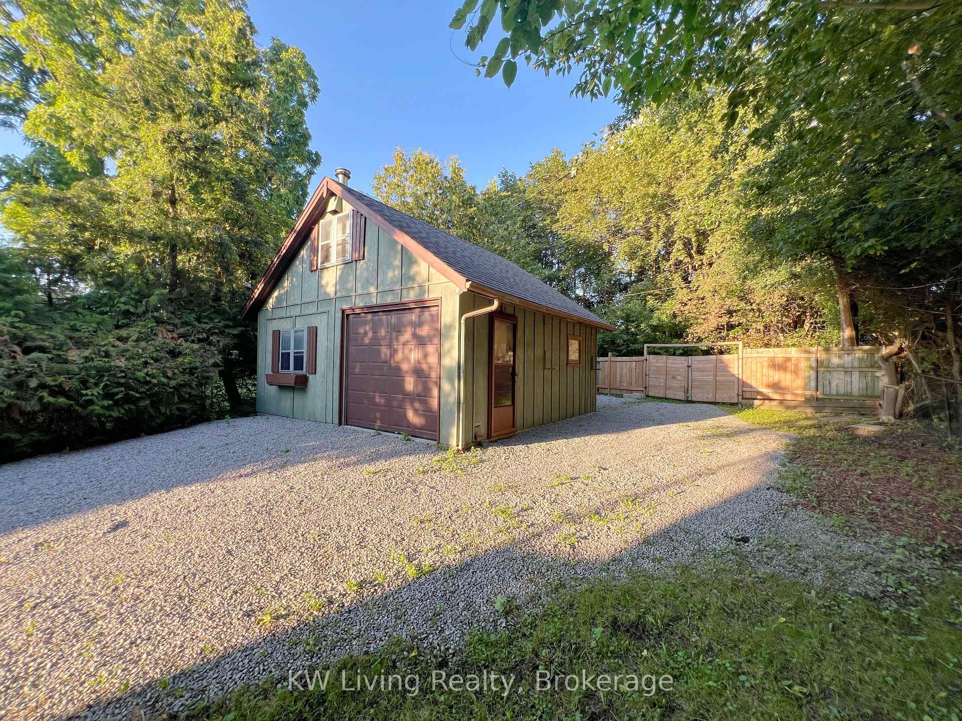 Photo 13 of 127 Lake Drive N, Georgina, Historic Lakeshore Communities — HOMEH