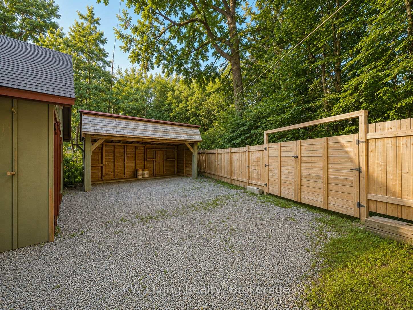 Photo 14 of 127 Lake Drive N, Georgina, Historic Lakeshore Communities — HOMEH