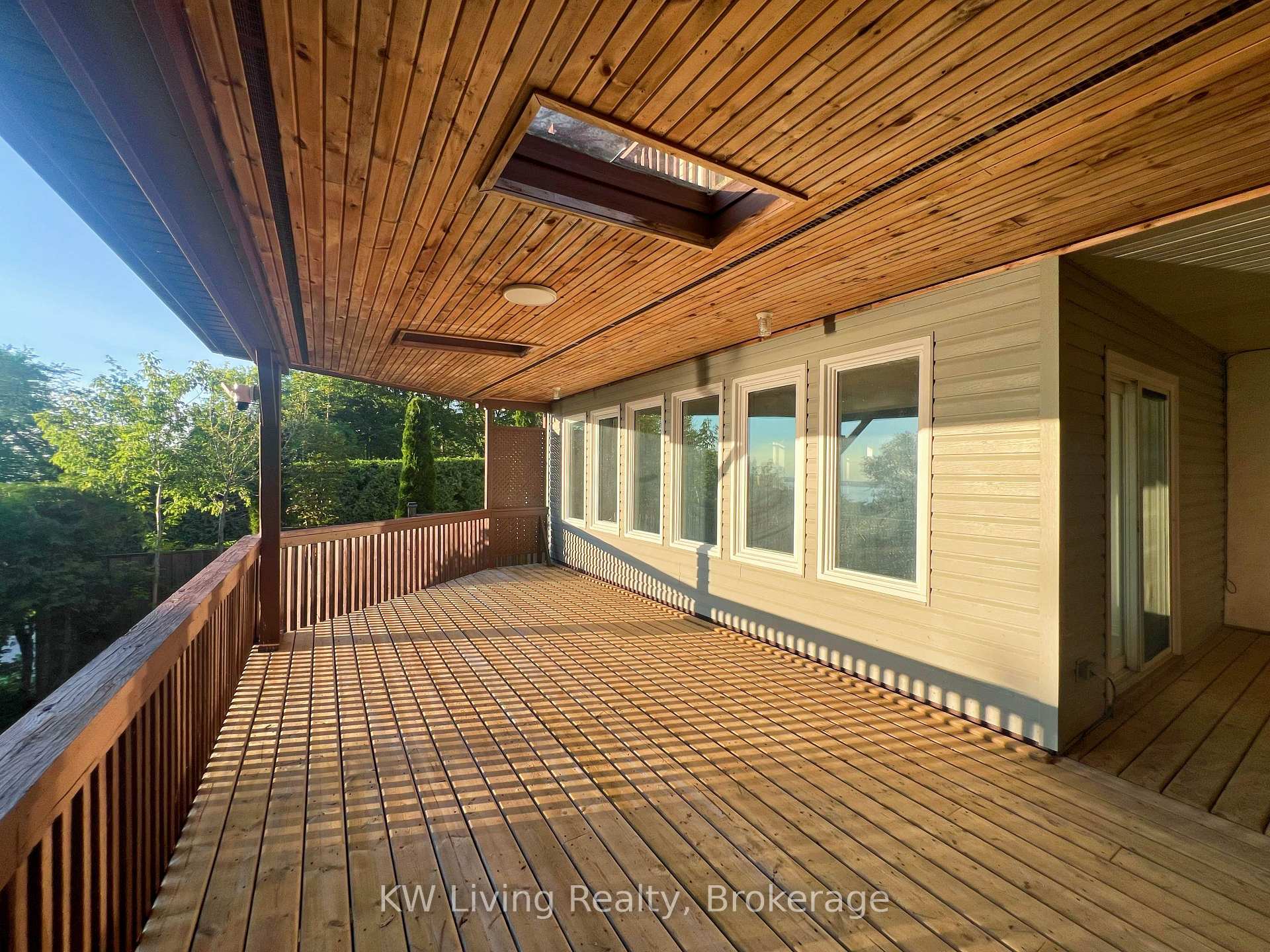 Photo 15 of 127 Lake Drive N, Georgina, Historic Lakeshore Communities — HOMEH