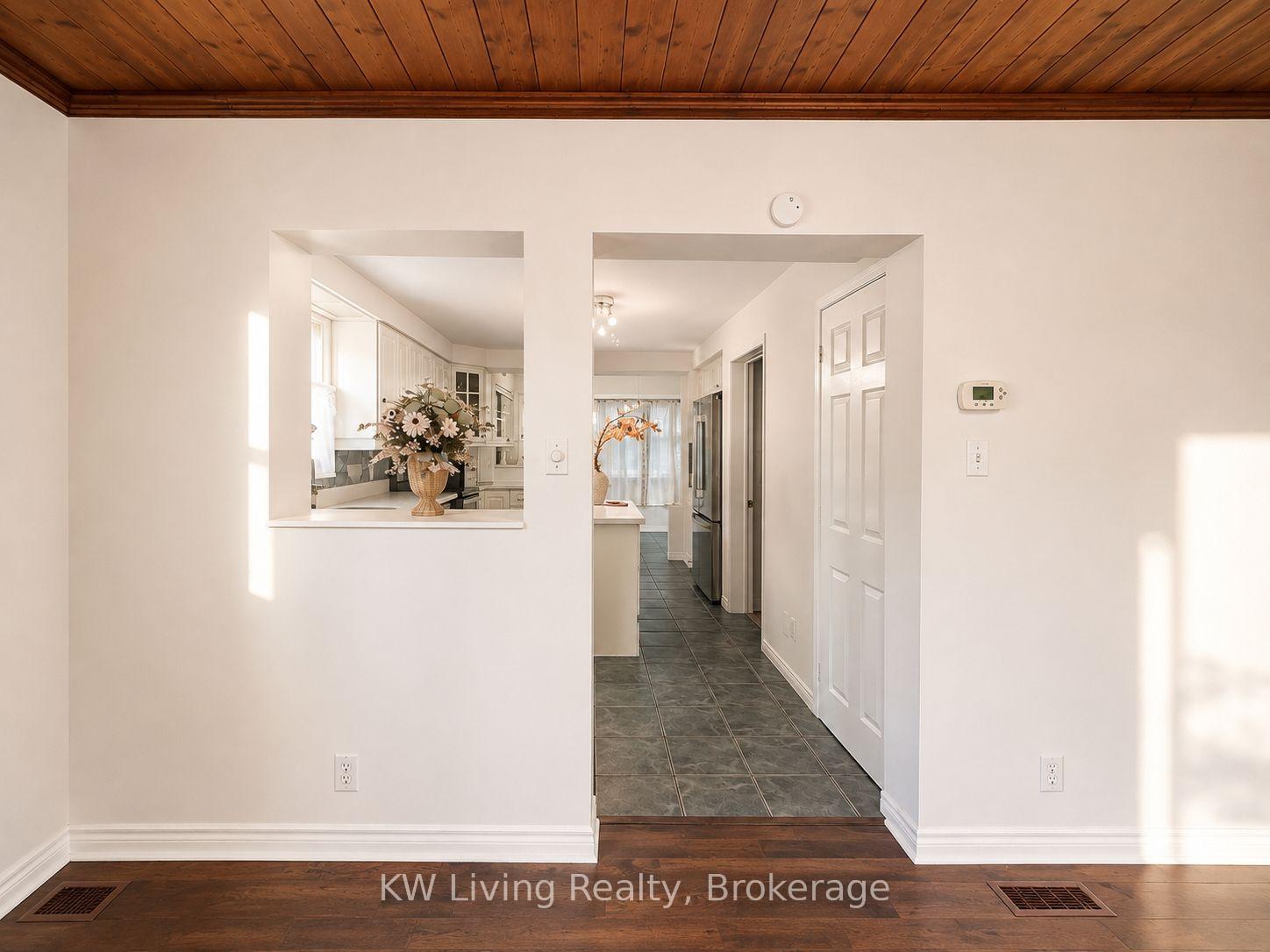 Photo 21 of 127 Lake Drive N, Georgina, Historic Lakeshore Communities — HOMEH