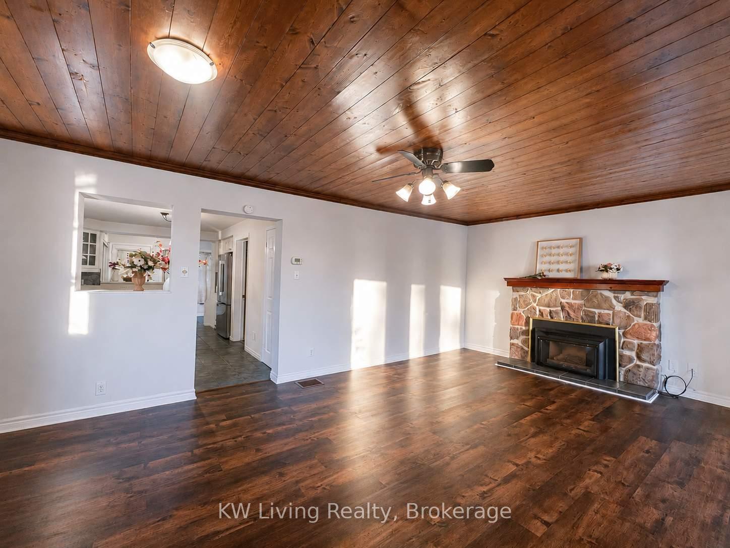 Photo 22 of 127 Lake Drive N, Georgina, Historic Lakeshore Communities — HOMEH