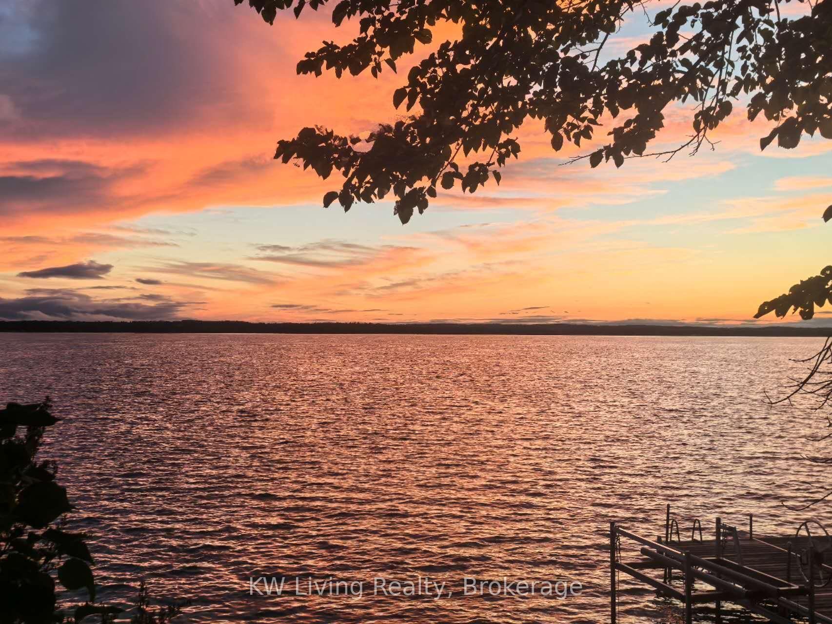 Photo 46 of 127 Lake Drive N, Georgina, Historic Lakeshore Communities — HOMEH