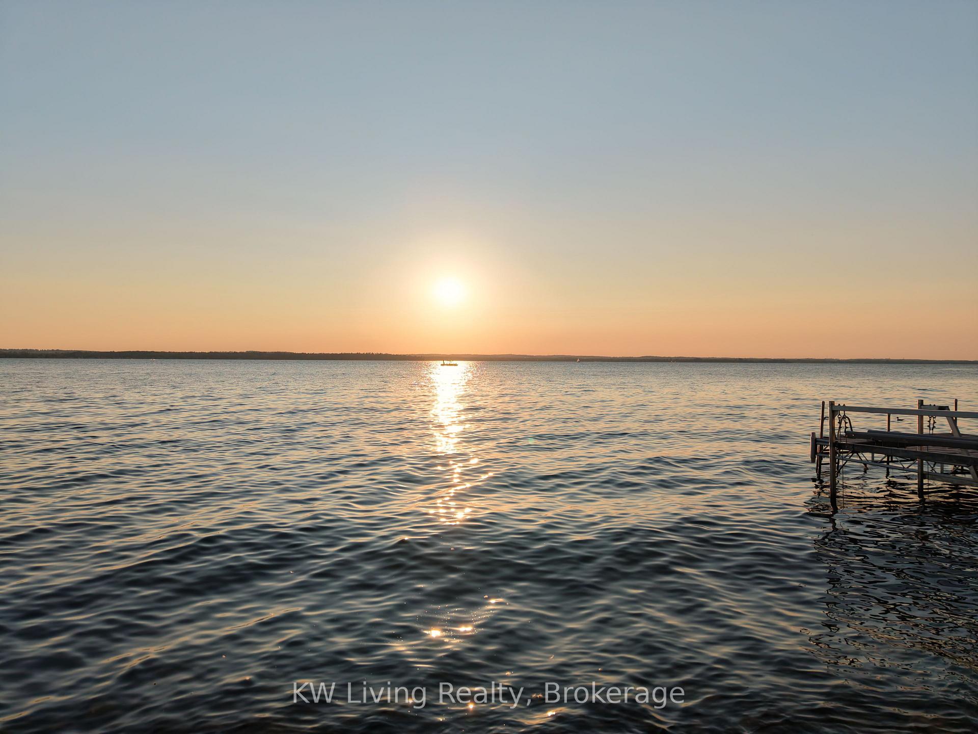 Photo 47 of 127 Lake Drive N, Georgina, Historic Lakeshore Communities — HOMEH