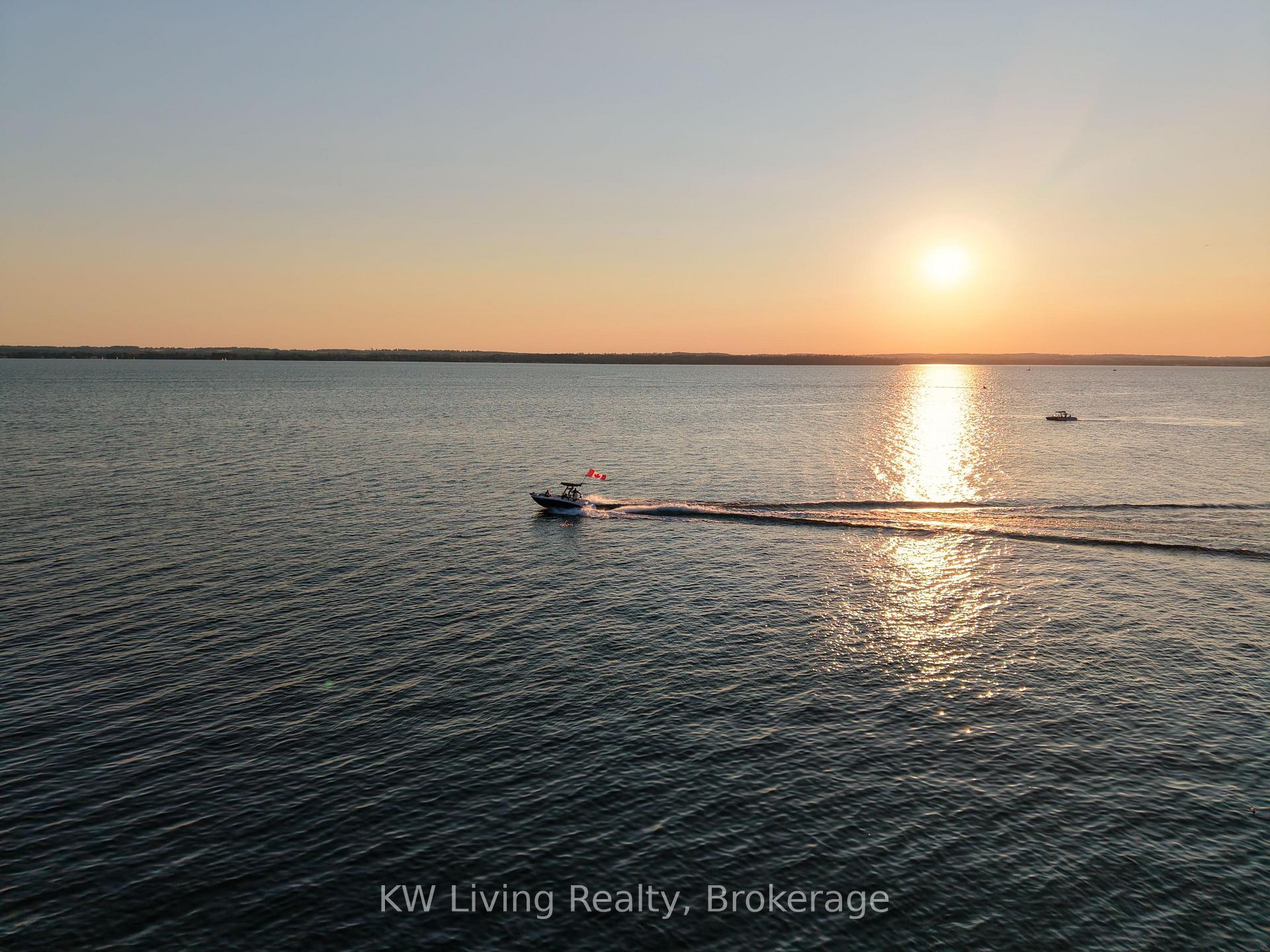 Photo 48 of 127 Lake Drive N, Georgina, Historic Lakeshore Communities — HOMEH