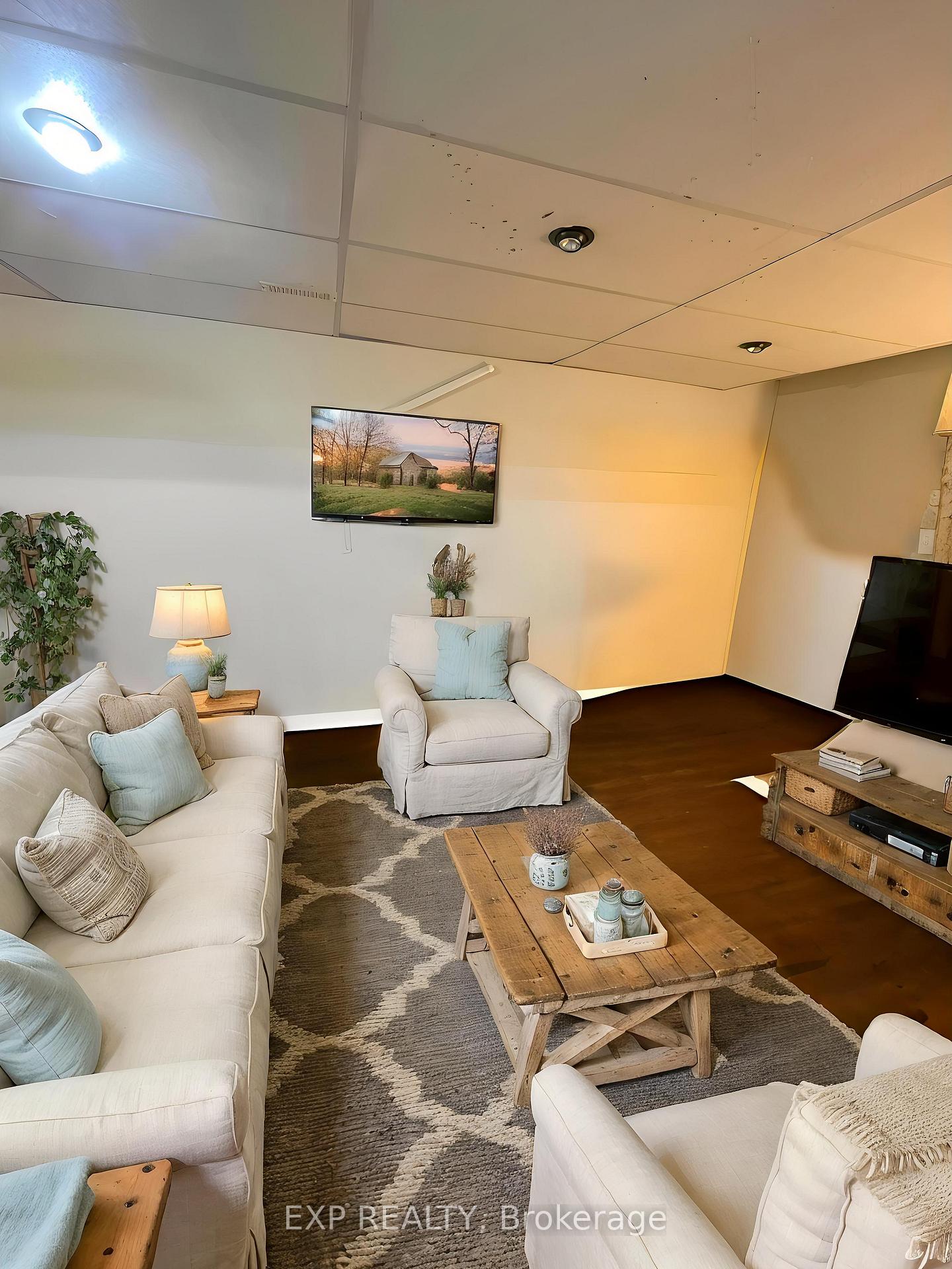 Photo 3 of 461 Red River Drive, Waterloo, Maple Hills — HOMEH