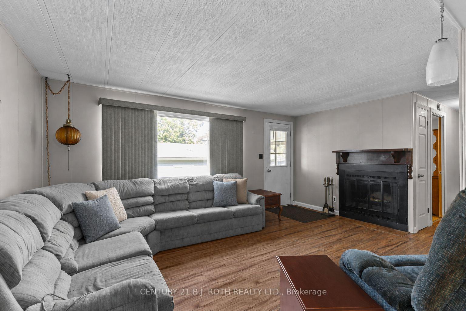 Photo 2 of 20 Cameron Drive, Oro-Medonte, Rural Oro-Medonte — HOMEH