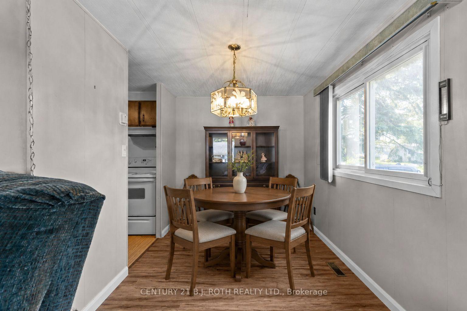 Photo 3 of 20 Cameron Drive, Oro-Medonte, Rural Oro-Medonte — HOMEH