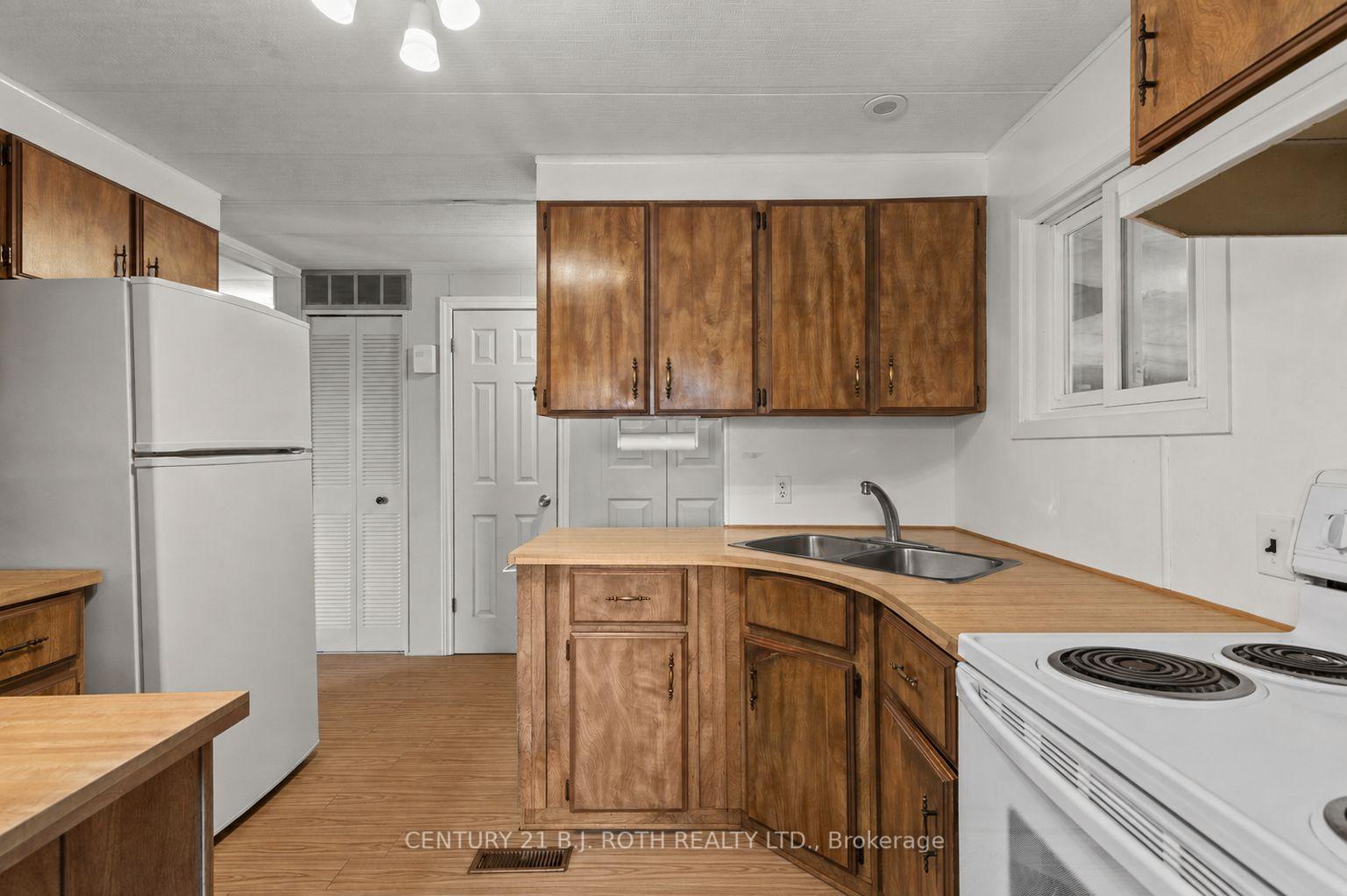 Photo 4 of 20 Cameron Drive, Oro-Medonte, Rural Oro-Medonte — HOMEH