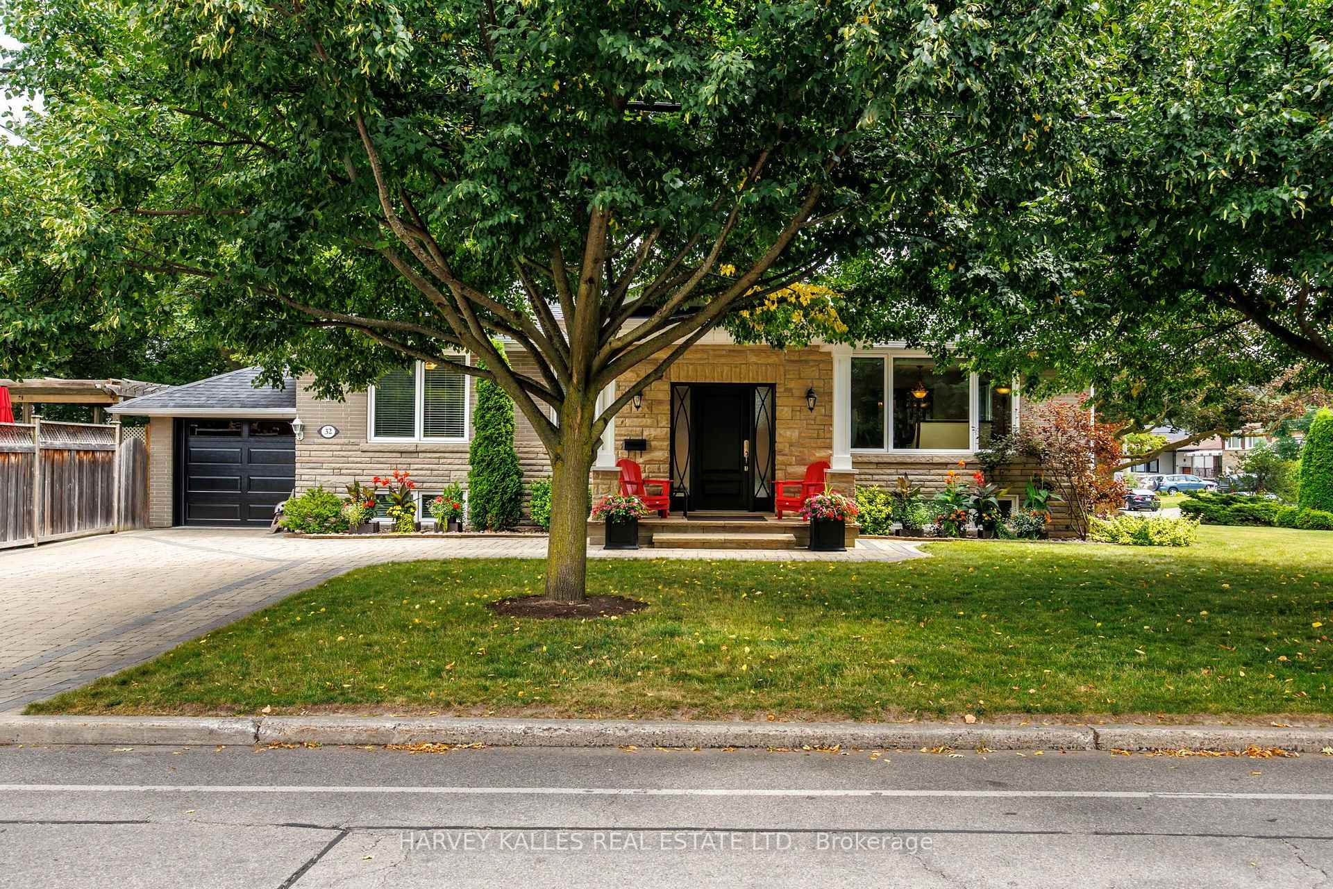 Photo 2 of 32 Acton Avenue, North York, Bathurst Manor — HOMEH