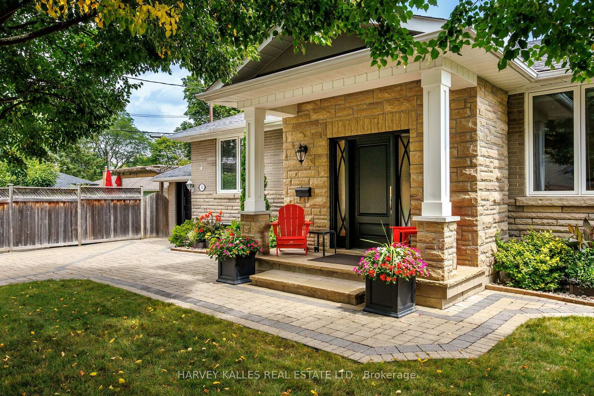 Photo 3 of 32 Acton Avenue, North York, Bathurst Manor — HOMEH