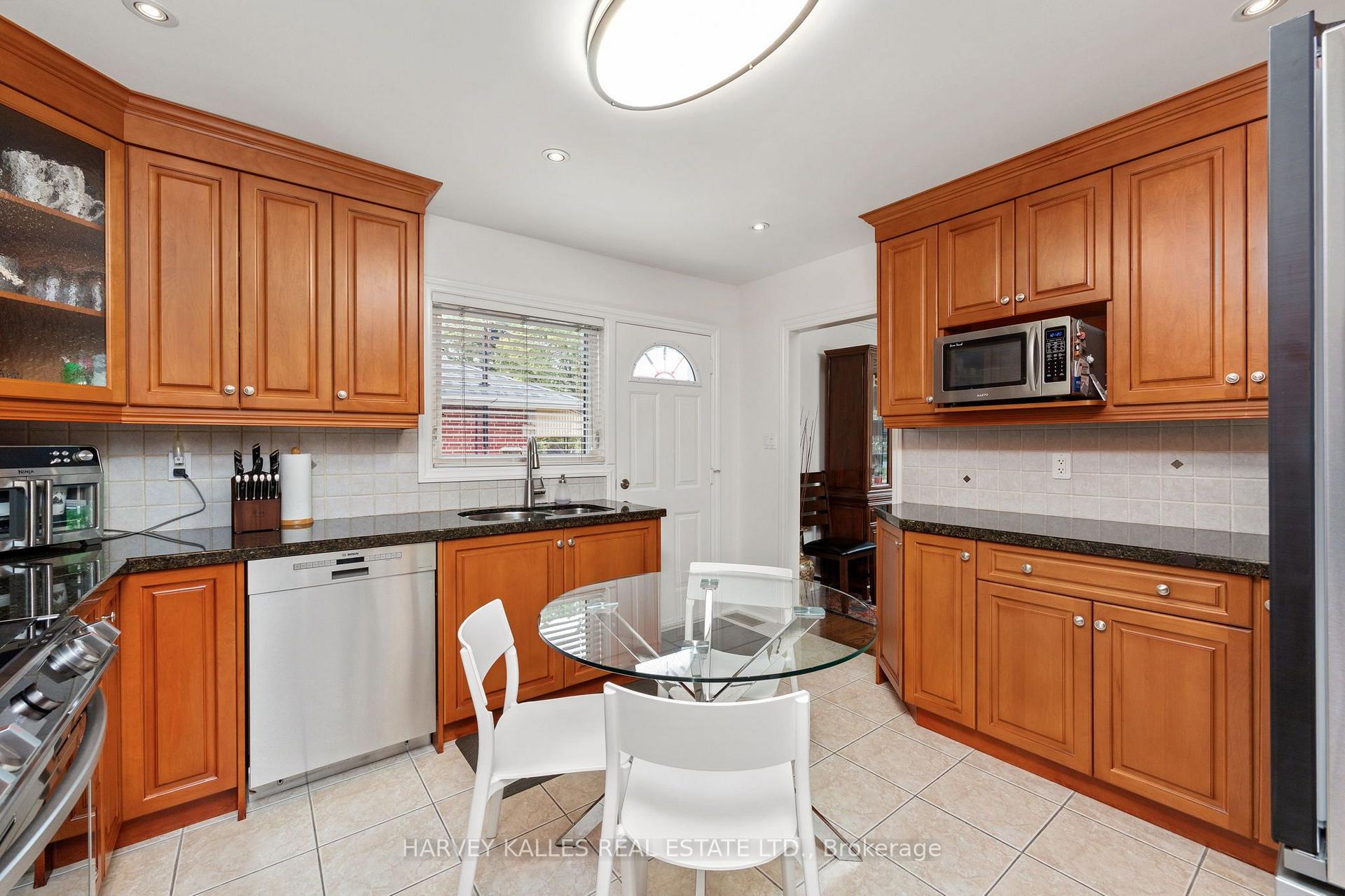 Photo 10 of 32 Acton Avenue, North York, Bathurst Manor — HOMEH
