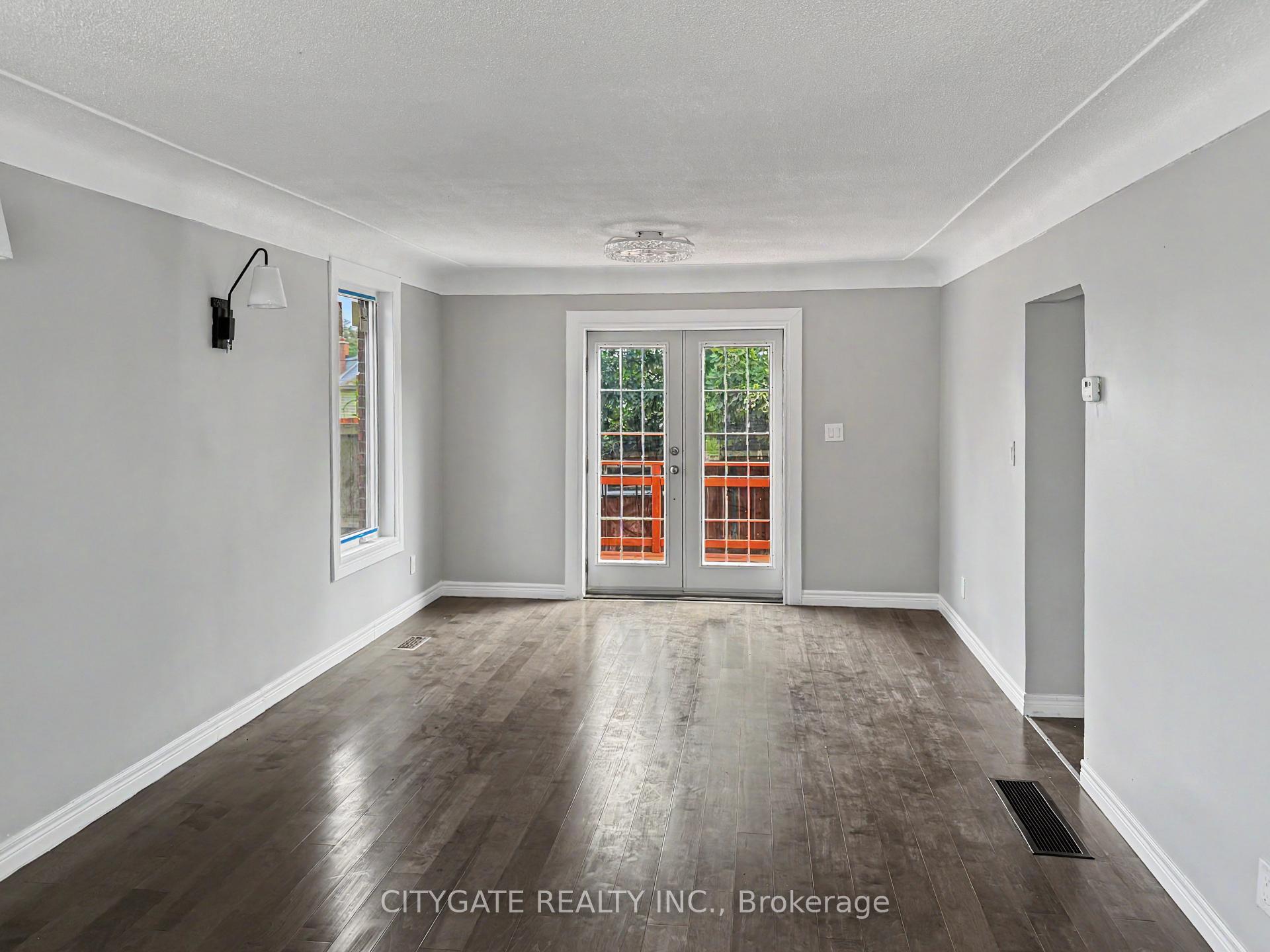 Photo 3 of 687 Upper James Street, Hamilton, Balfour — HOMEH
