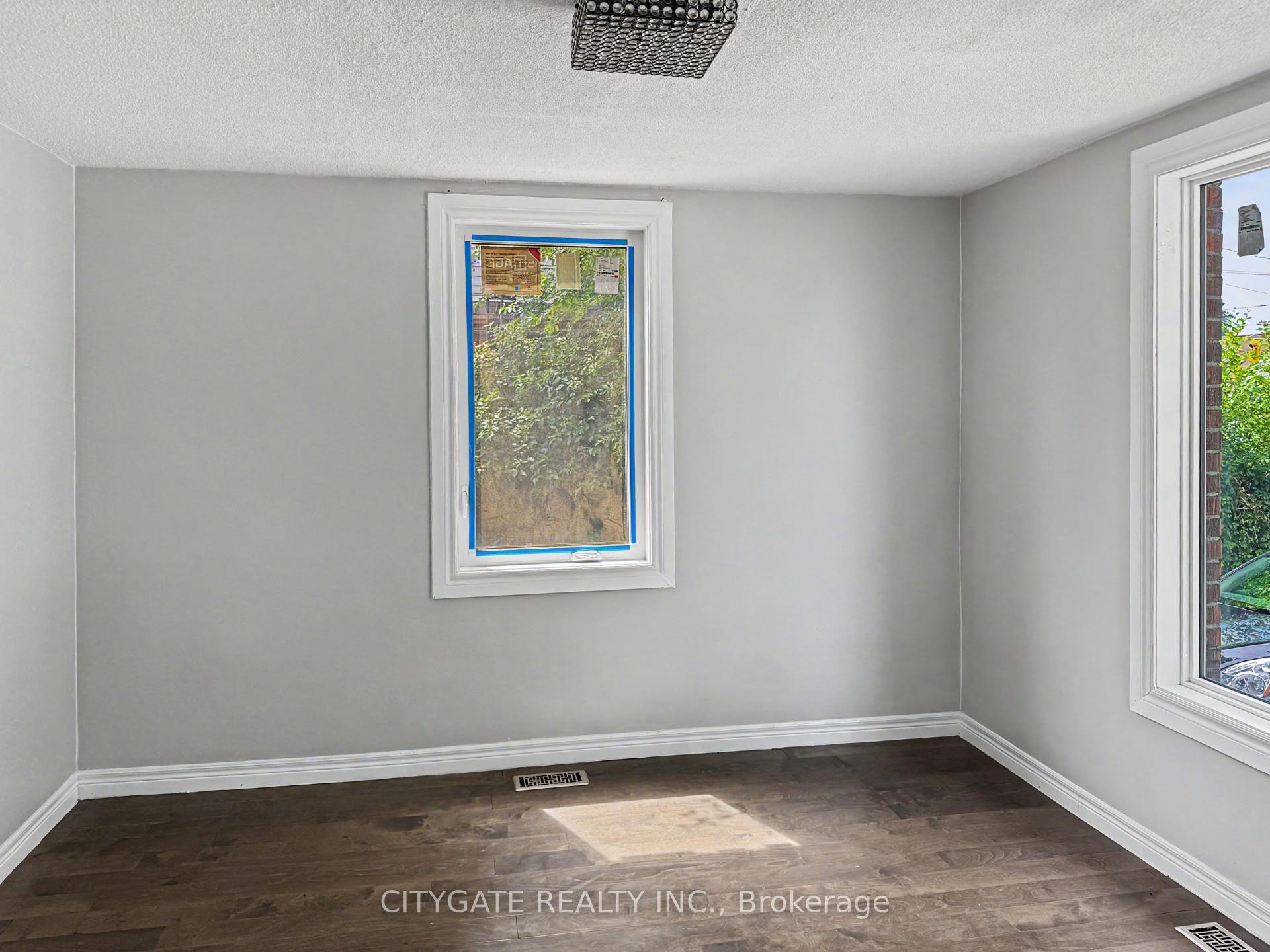 Photo 8 of 687 Upper James Street, Hamilton, Balfour — HOMEH