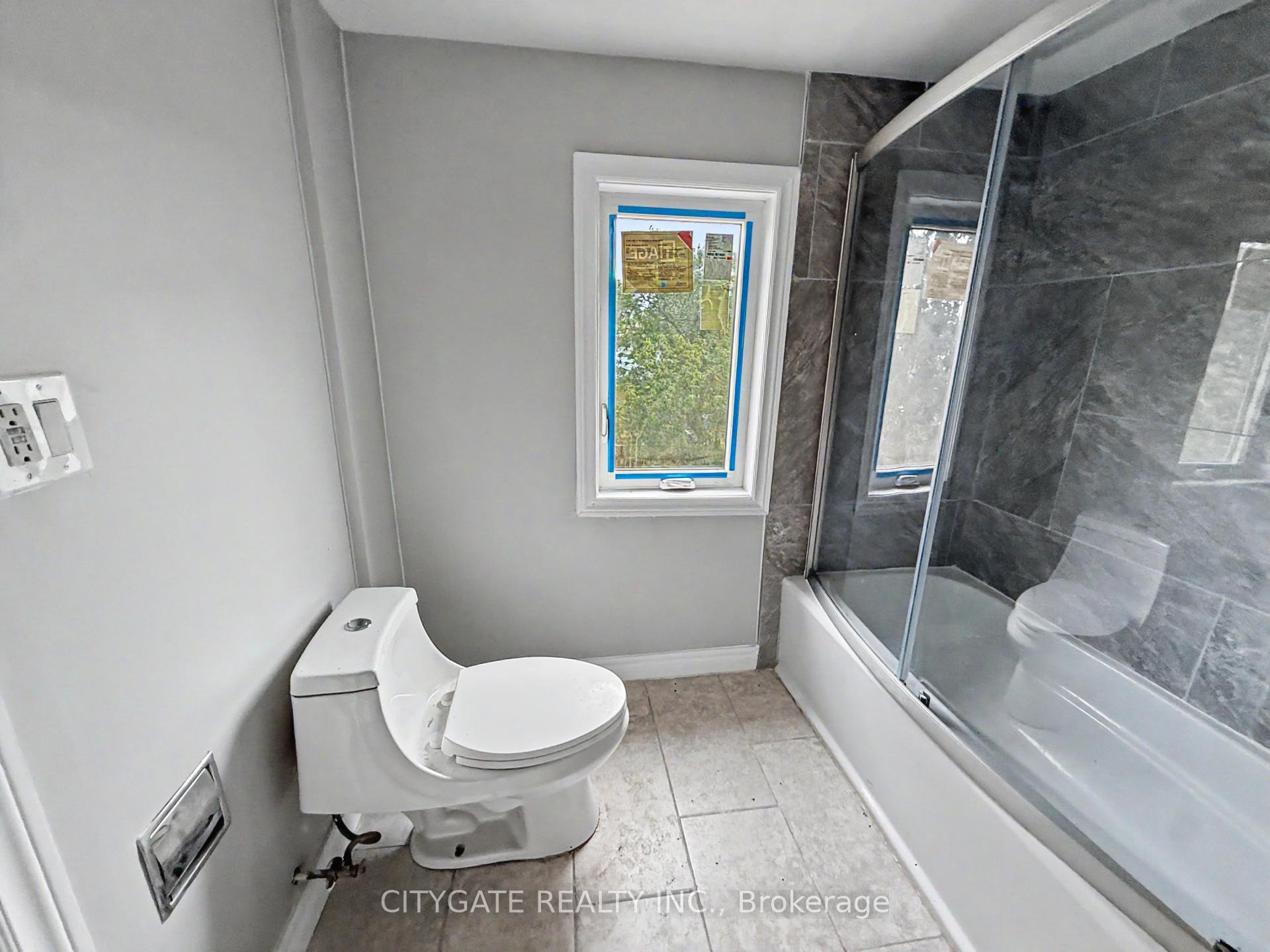 Photo 10 of 687 Upper James Street, Hamilton, Balfour — HOMEH