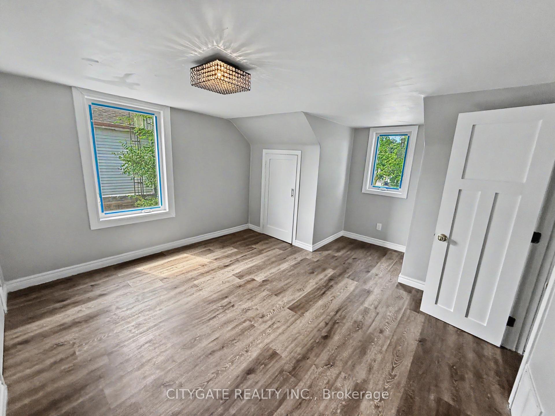 Photo 11 of 687 Upper James Street, Hamilton, Balfour — HOMEH