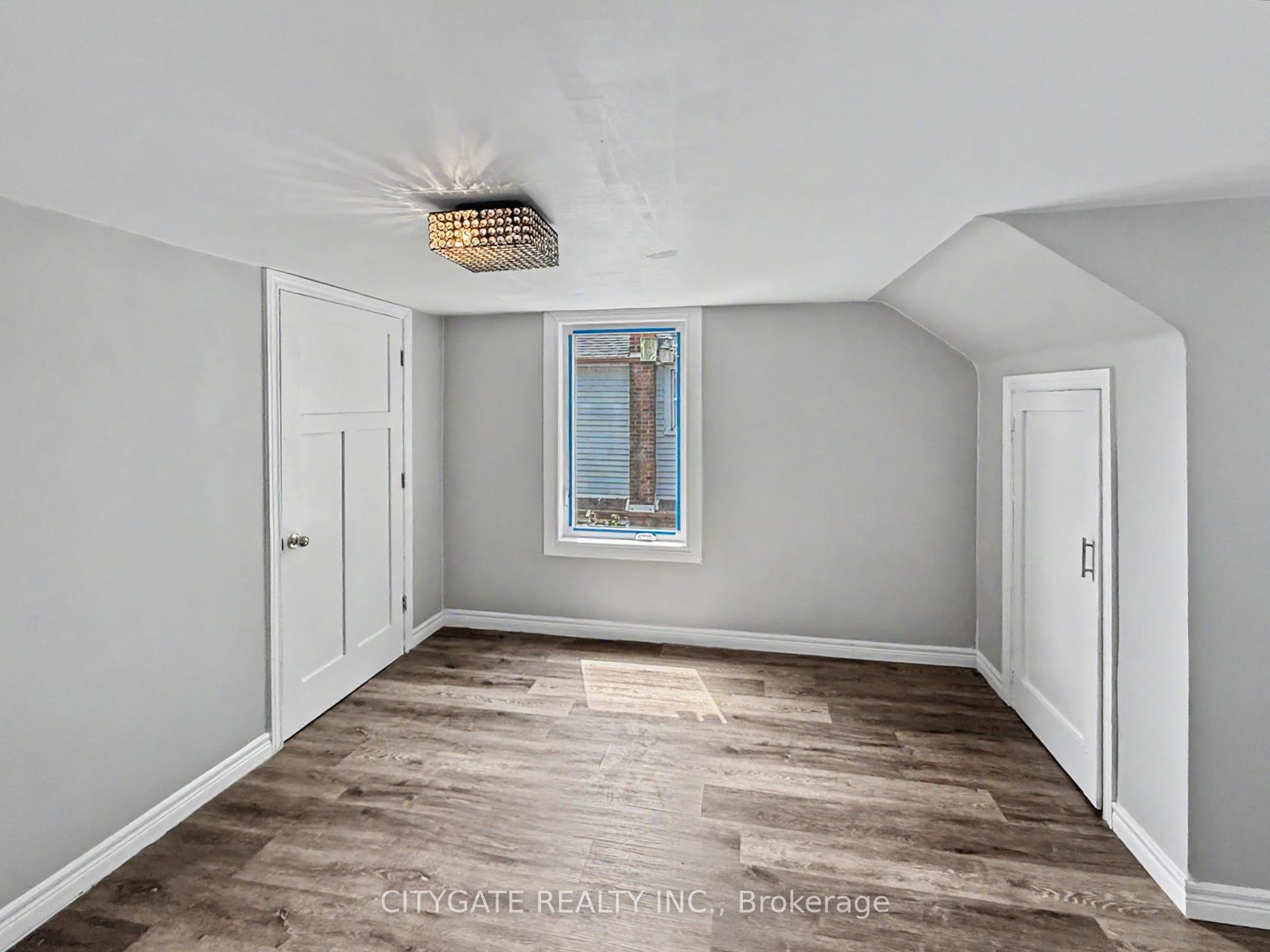 Photo 12 of 687 Upper James Street, Hamilton, Balfour — HOMEH