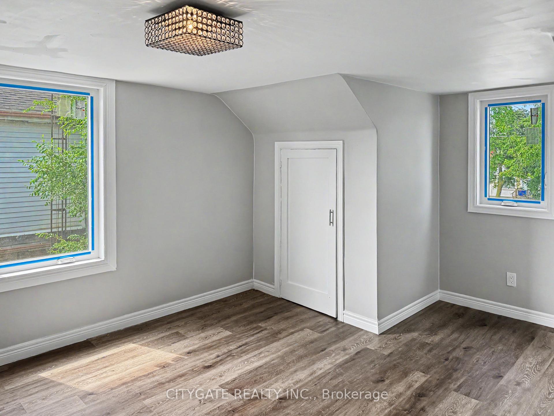 Photo 13 of 687 Upper James Street, Hamilton, Balfour — HOMEH