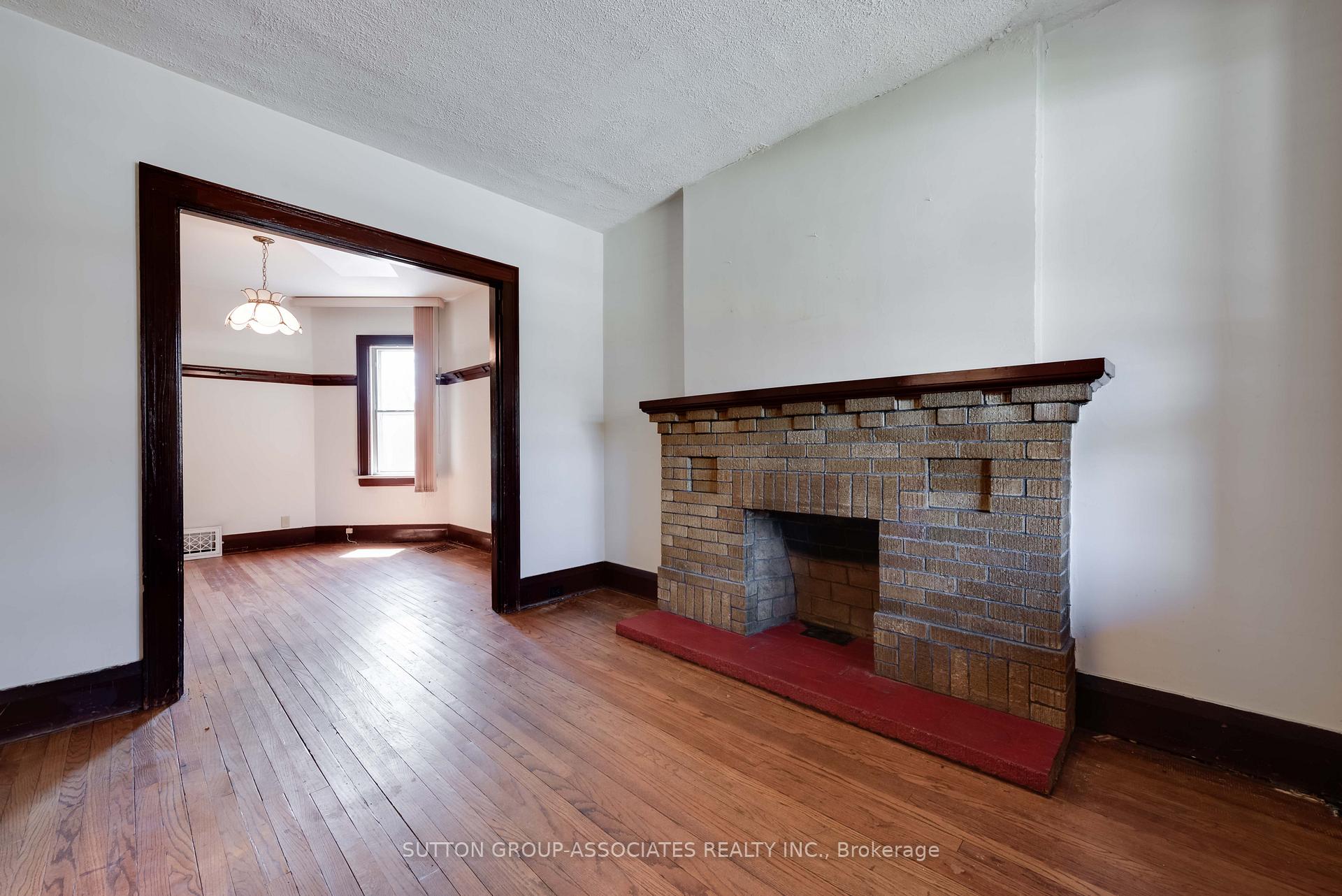 Photo 4 of 155 Earlsdale Avenue, Toronto, Oakwood Village — HOMEH