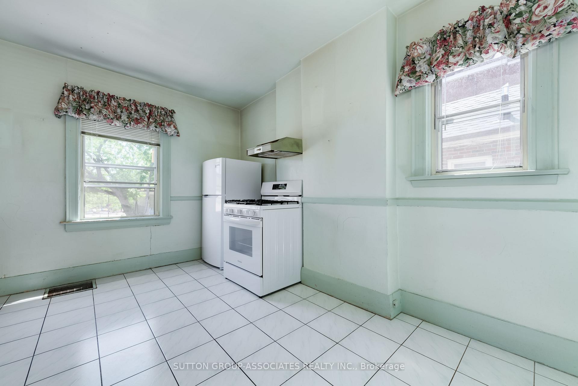 Photo 9 of 155 Earlsdale Avenue, Toronto, Oakwood Village — HOMEH