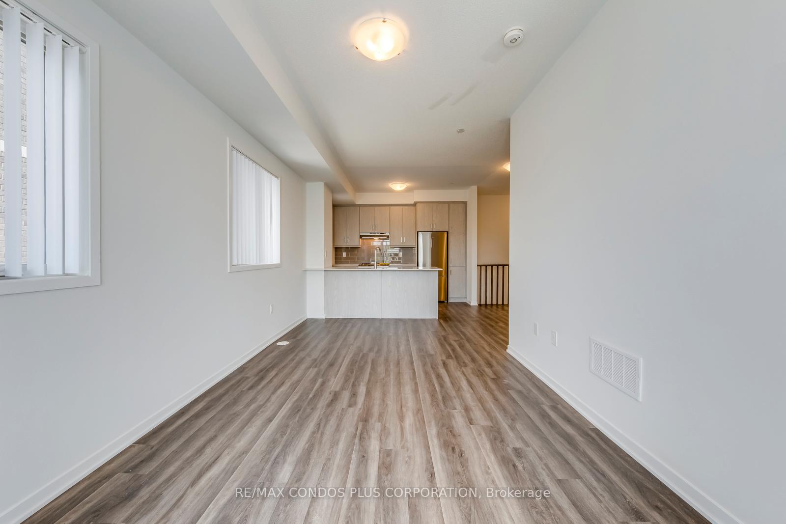 Photo 4 of Unit 281, 140 Honeycrisp Crescent, Vaughan, Vaughan Corporate Centre — HOMEH