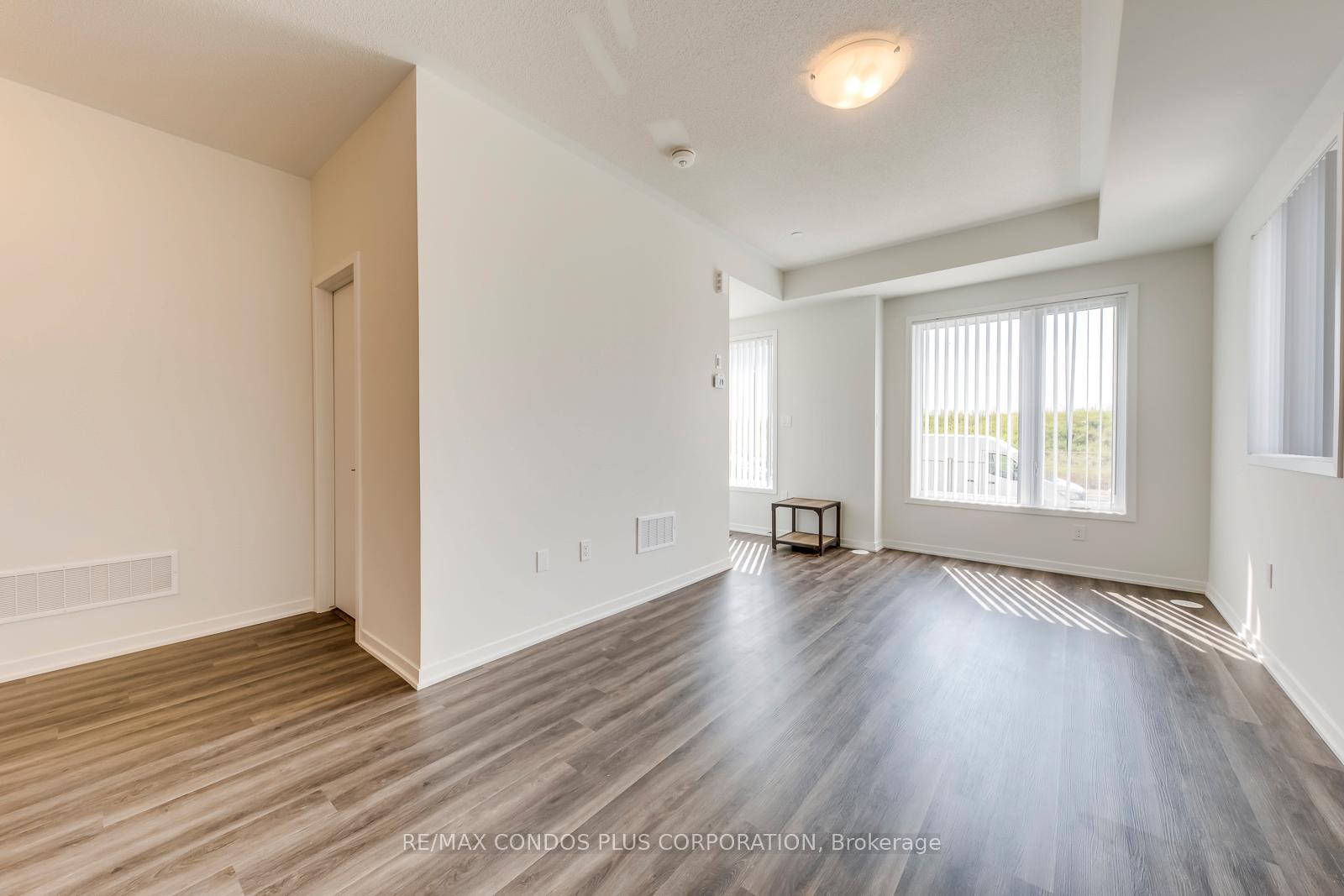 Photo 5 of Unit 281, 140 Honeycrisp Crescent, Vaughan, Vaughan Corporate Centre — HOMEH