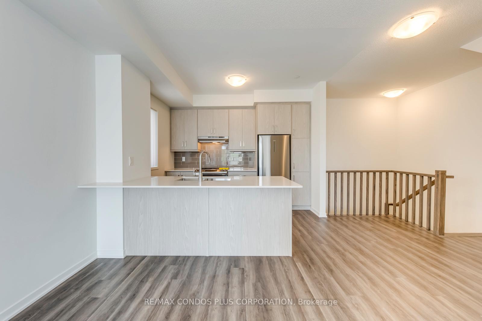 Photo 6 of Unit 281, 140 Honeycrisp Crescent, Vaughan, Vaughan Corporate Centre — HOMEH