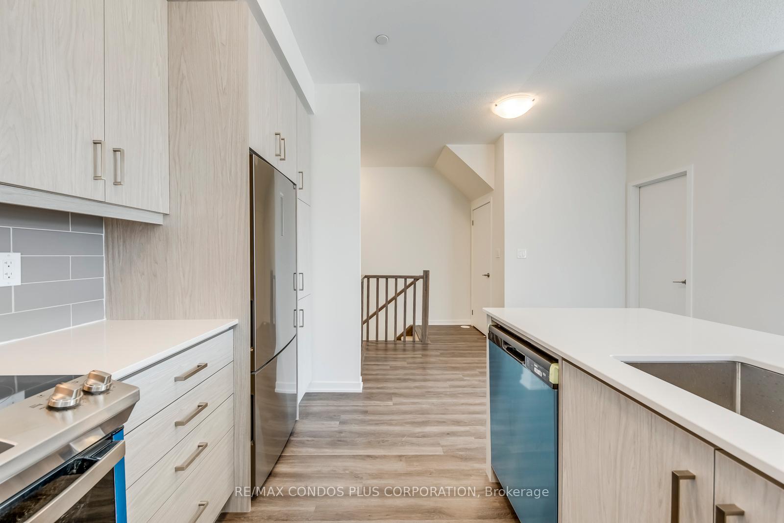 Photo 8 of Unit 281, 140 Honeycrisp Crescent, Vaughan, Vaughan Corporate Centre — HOMEH