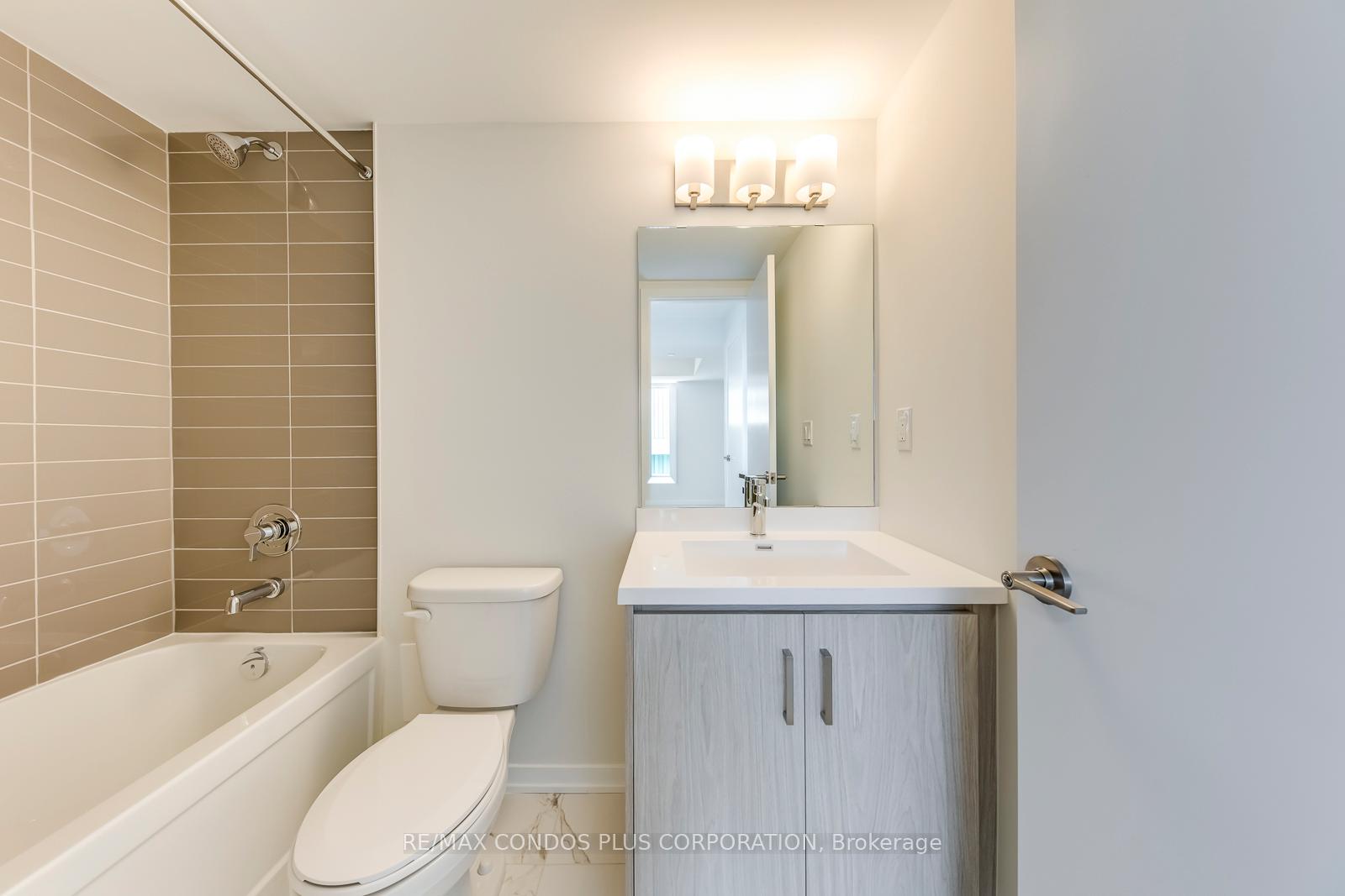 Photo 13 of Unit 281, 140 Honeycrisp Crescent, Vaughan, Vaughan Corporate Centre — HOMEH