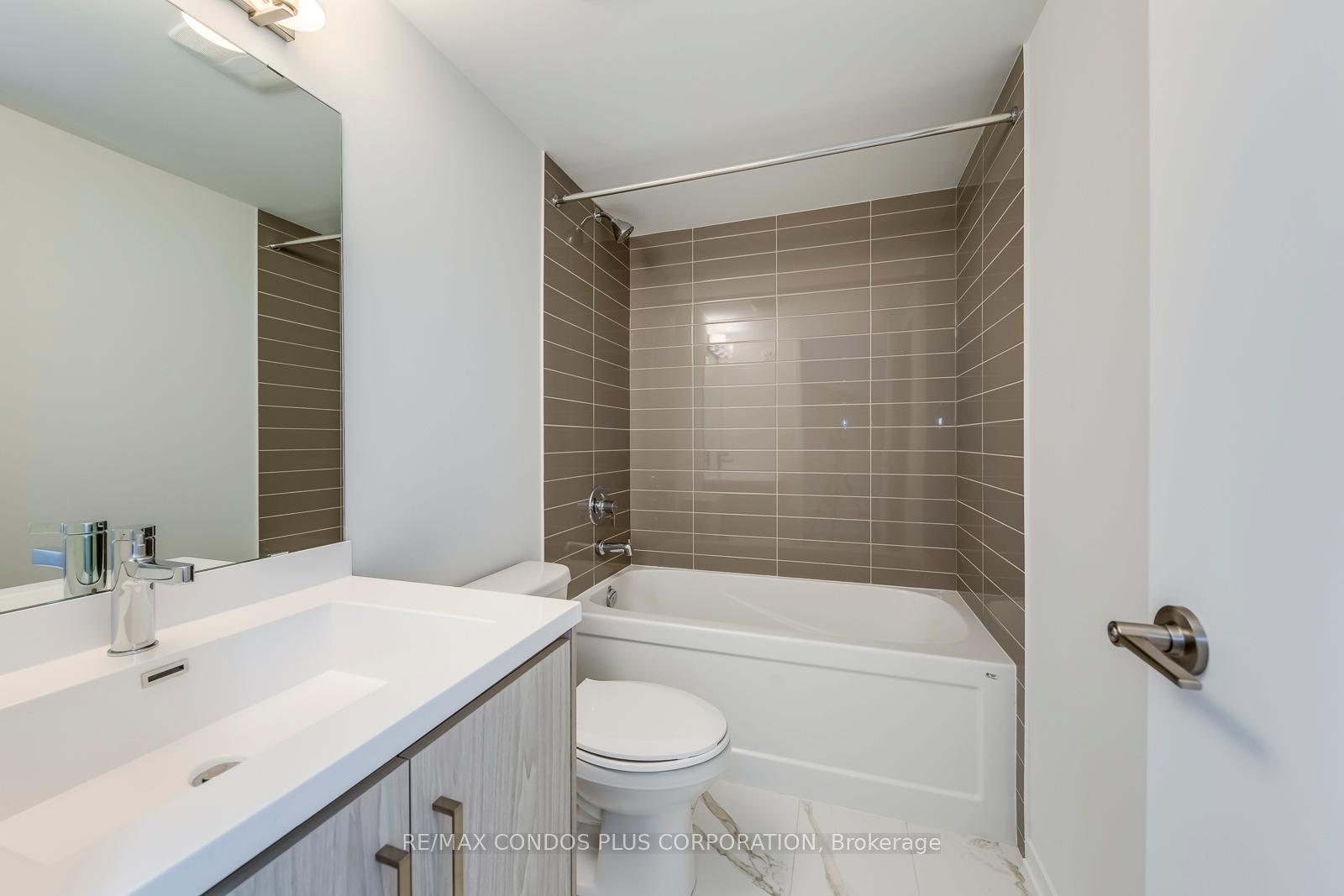 Photo 16 of Unit 281, 140 Honeycrisp Crescent, Vaughan, Vaughan Corporate Centre — HOMEH