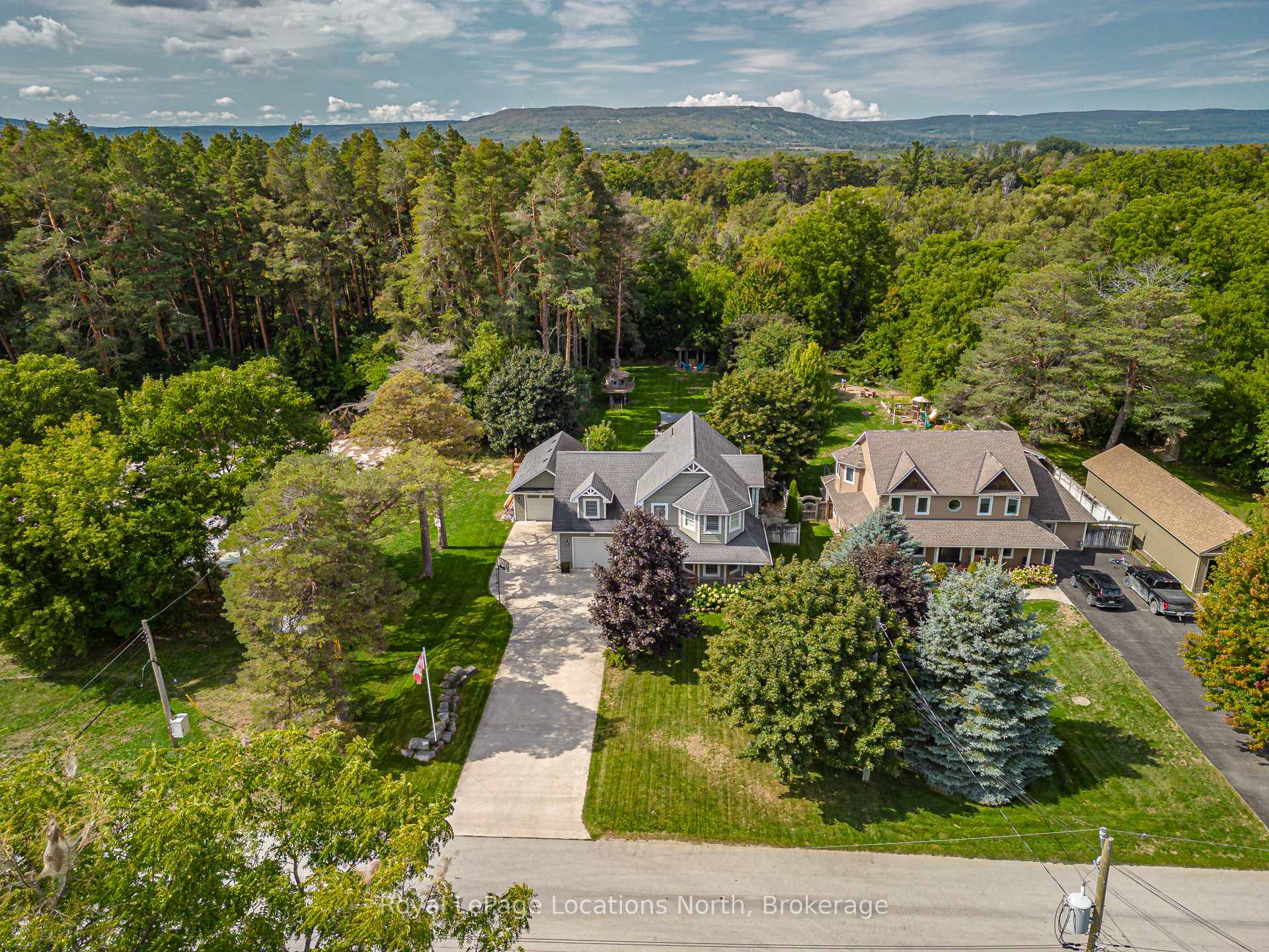 Photo 3 of 19 Melville Street, Clearview, Nottawa — HOMEH