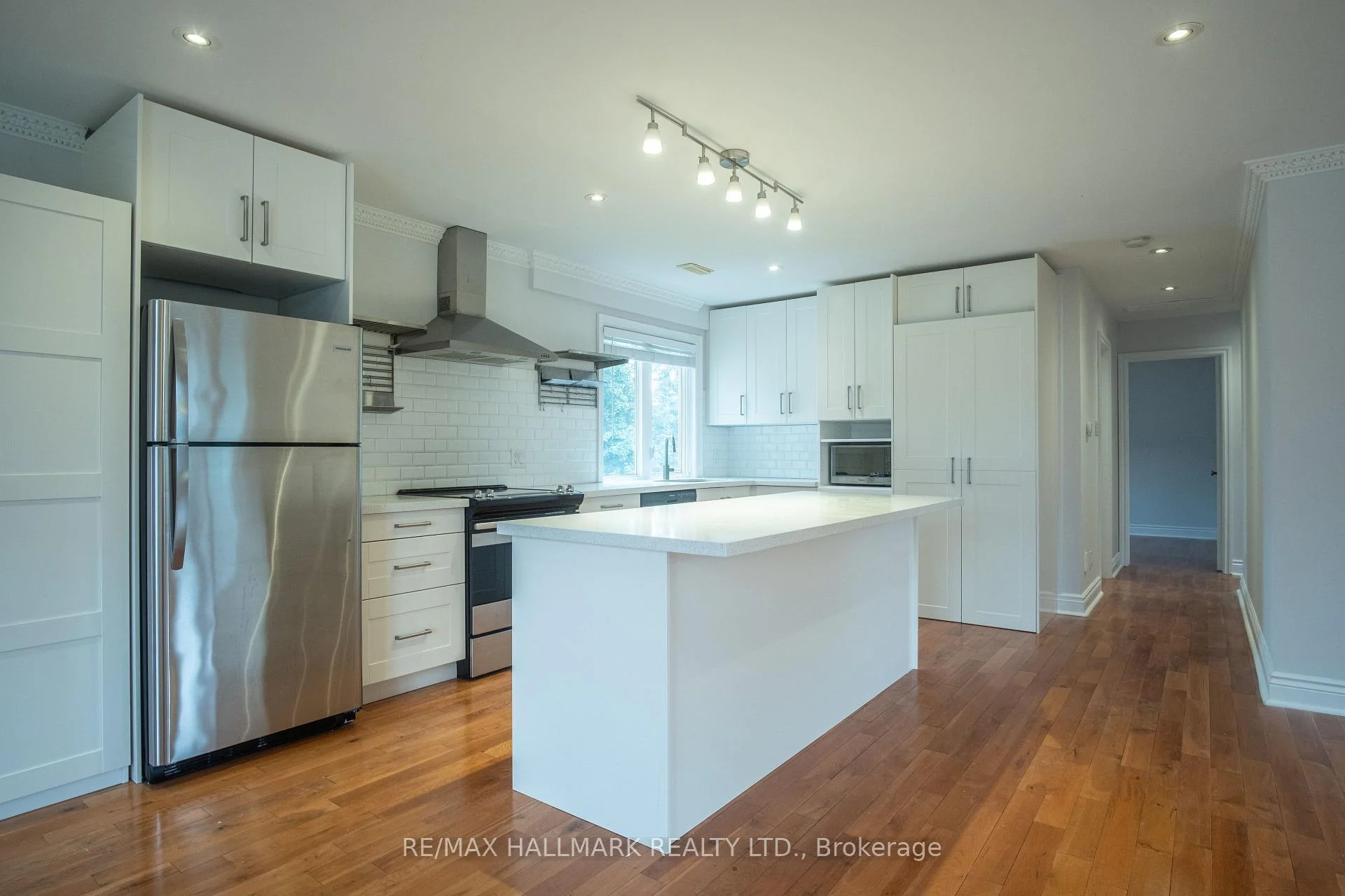 Photo 4 of 6 Griggsden Avenue, Etobicoke, Humber Heights — HOMEH