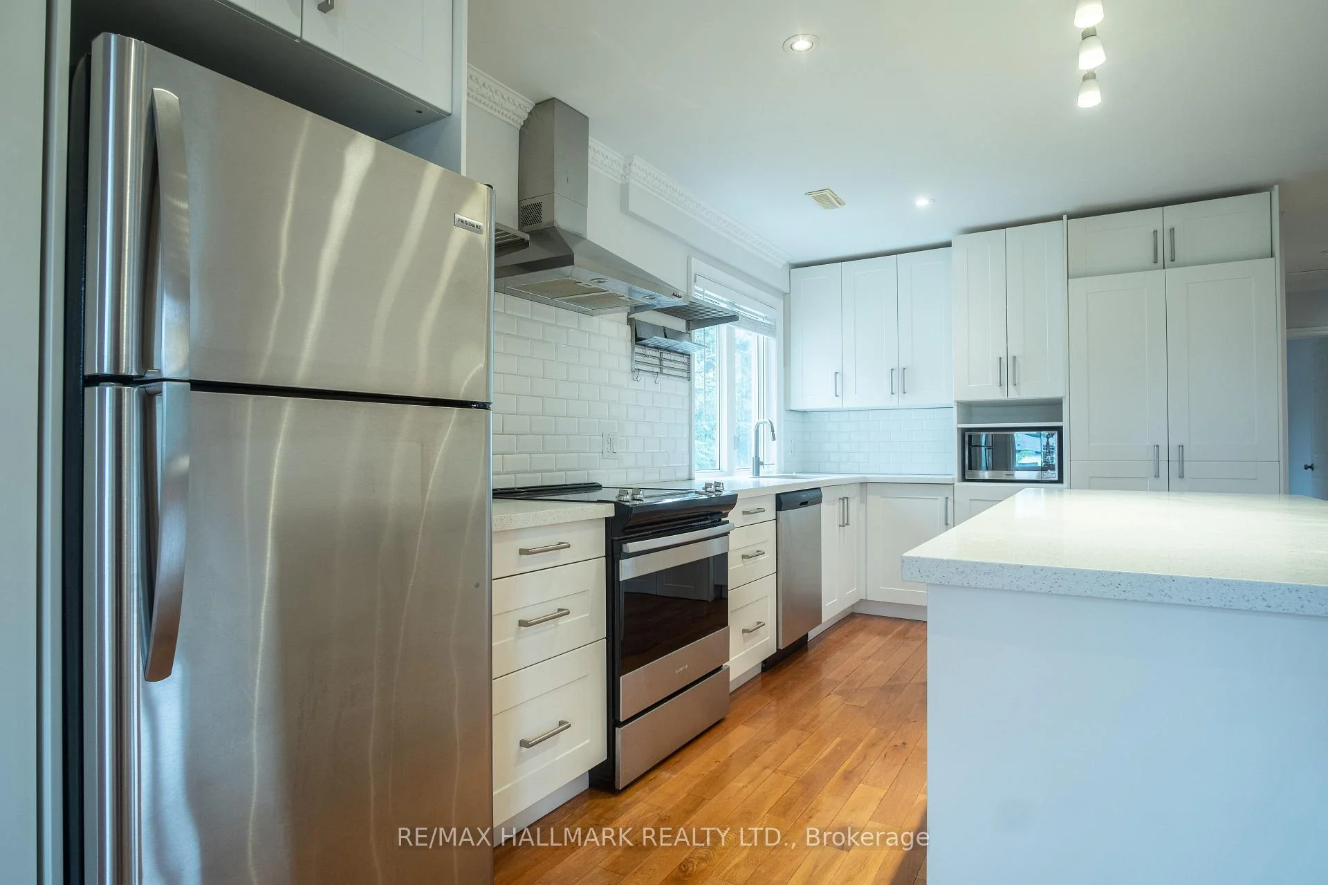 Photo 5 of 6 Griggsden Avenue, Etobicoke, Humber Heights — HOMEH