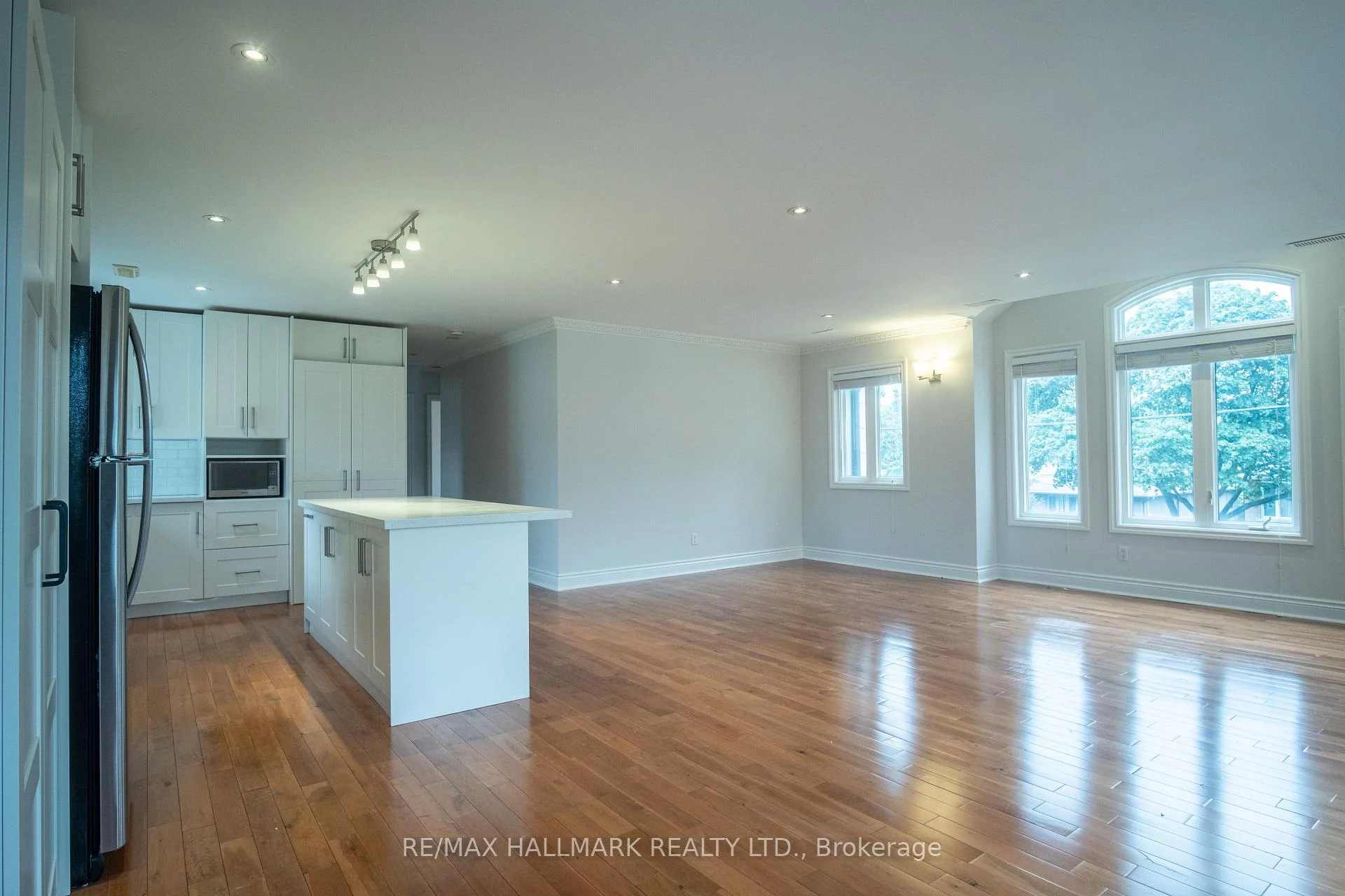 Photo 7 of 6 Griggsden Avenue, Etobicoke, Humber Heights — HOMEH
