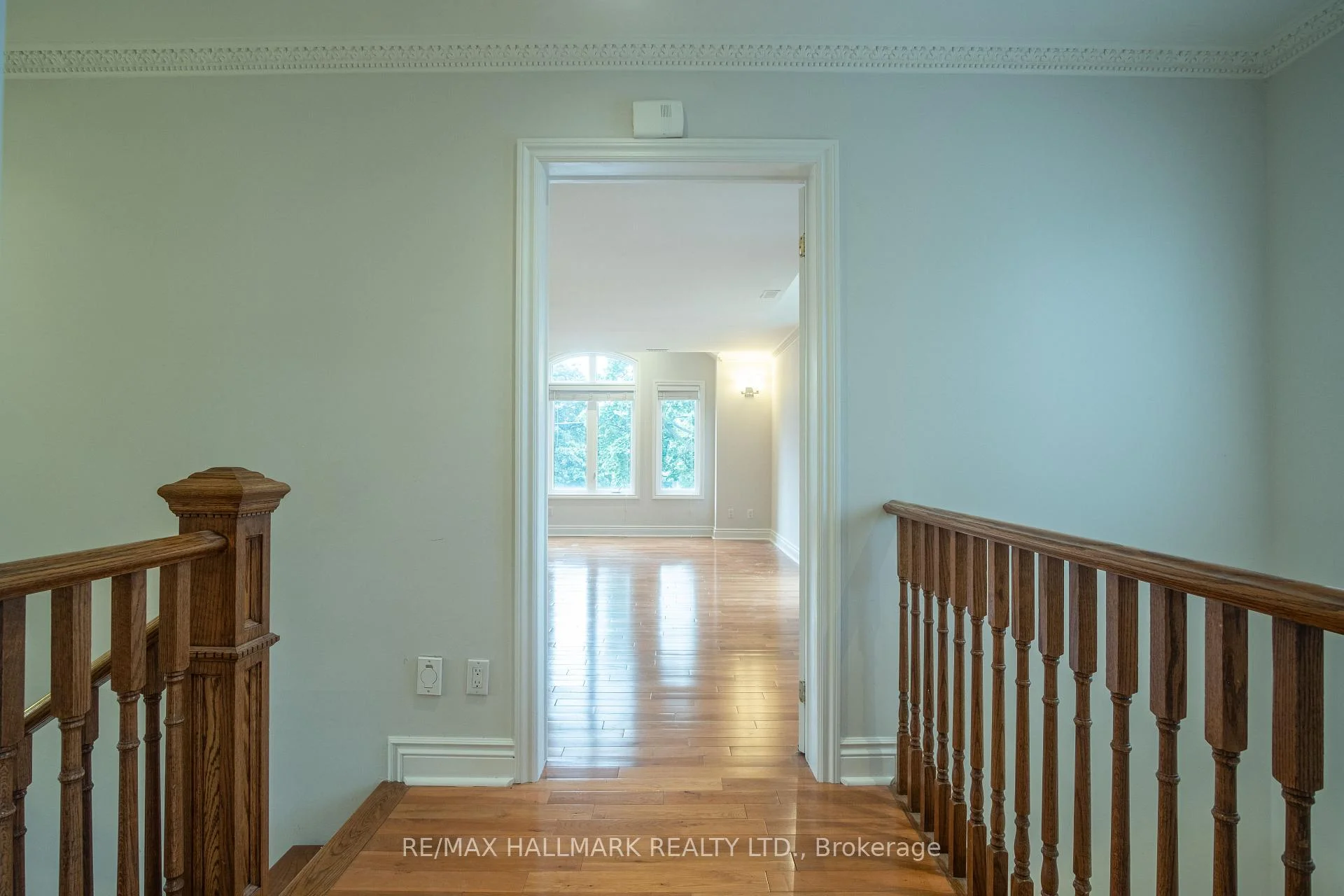 Photo 8 of 6 Griggsden Avenue, Etobicoke, Humber Heights — HOMEH