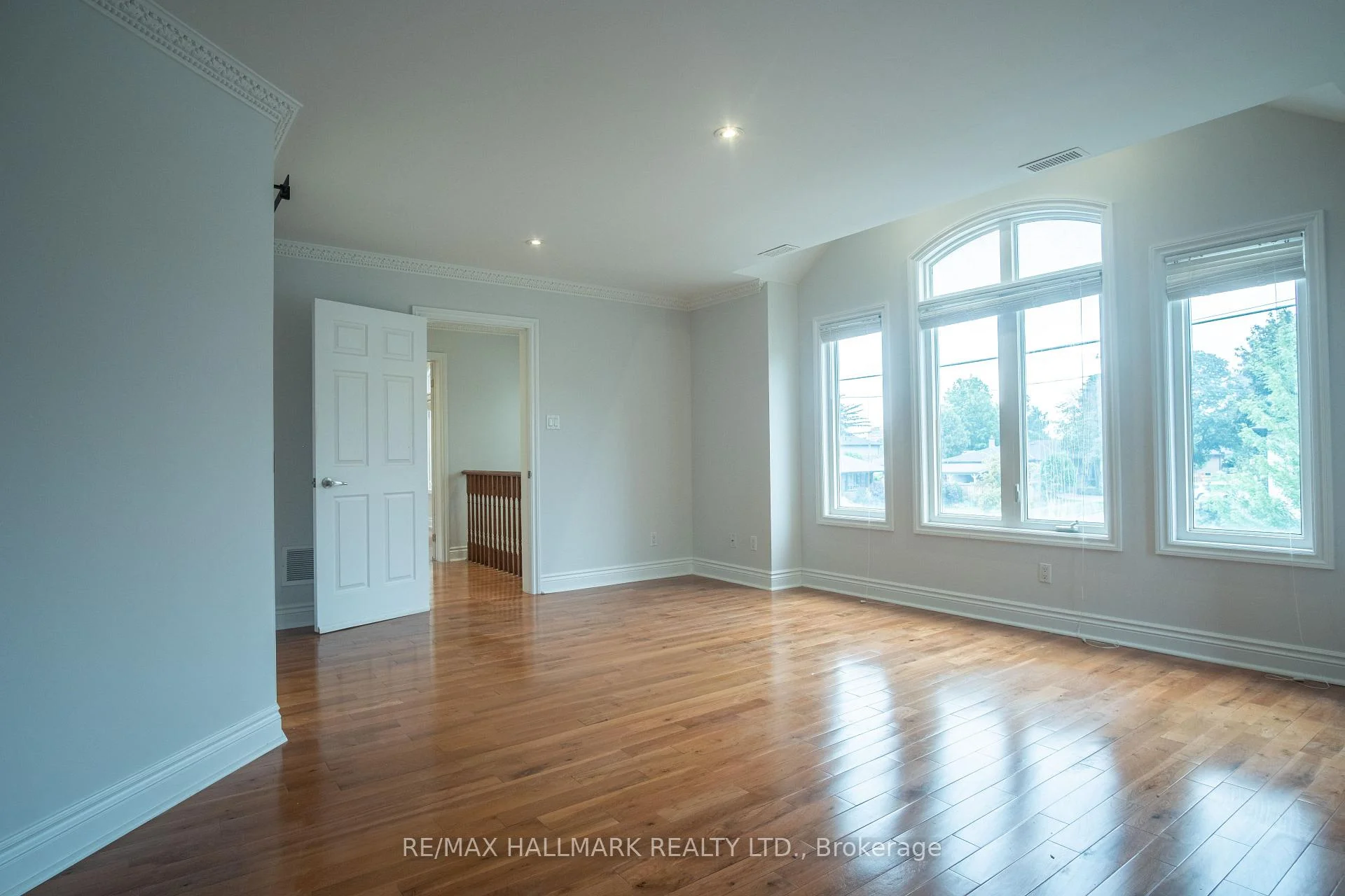 Photo 9 of 6 Griggsden Avenue, Etobicoke, Humber Heights — HOMEH