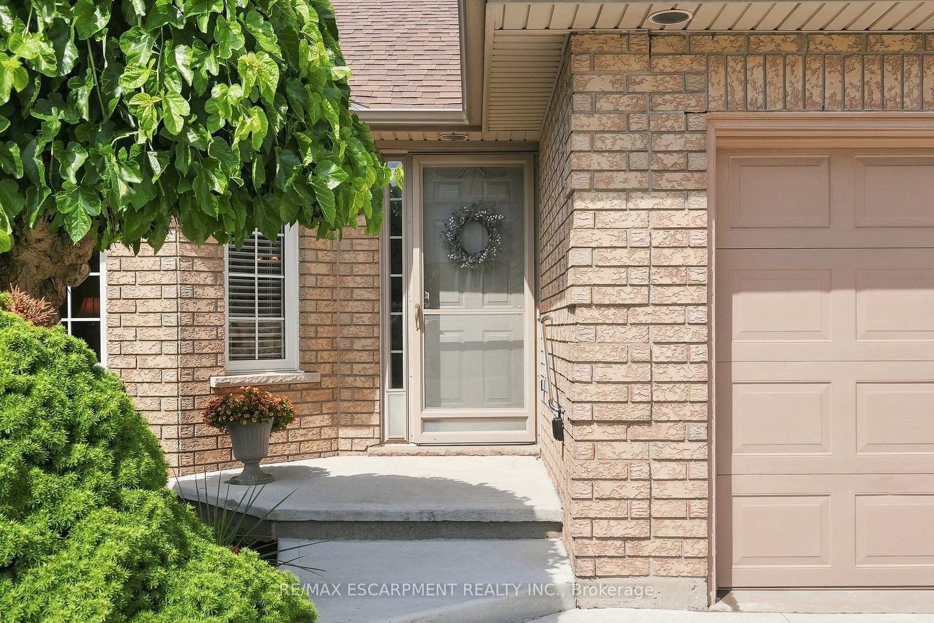 Photo 3 of 210 Bastille Street, Hamilton, Barnstown — HOMEH