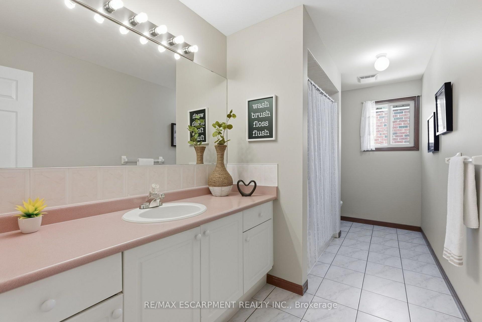 Photo 23 of 210 Bastille Street, Hamilton, Barnstown — HOMEH