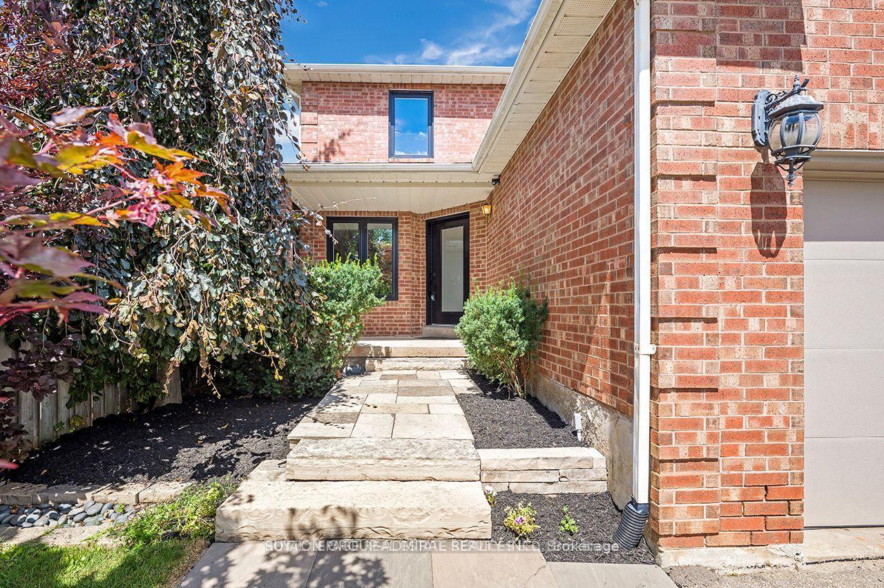 Photo 6 of 68 Patna Crescent, Vaughan, Maple — HOMEH