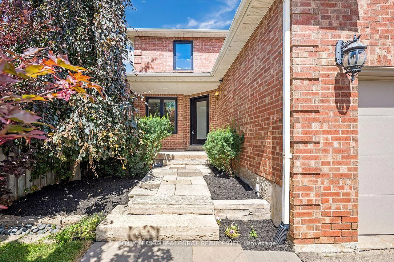 Photo 25 of 68 Patna Crescent, Vaughan, Maple — HOMEH