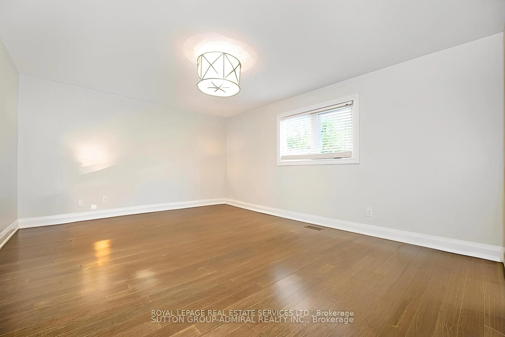 Photo 33 of 68 Patna Crescent, Vaughan, Maple — HOMEH