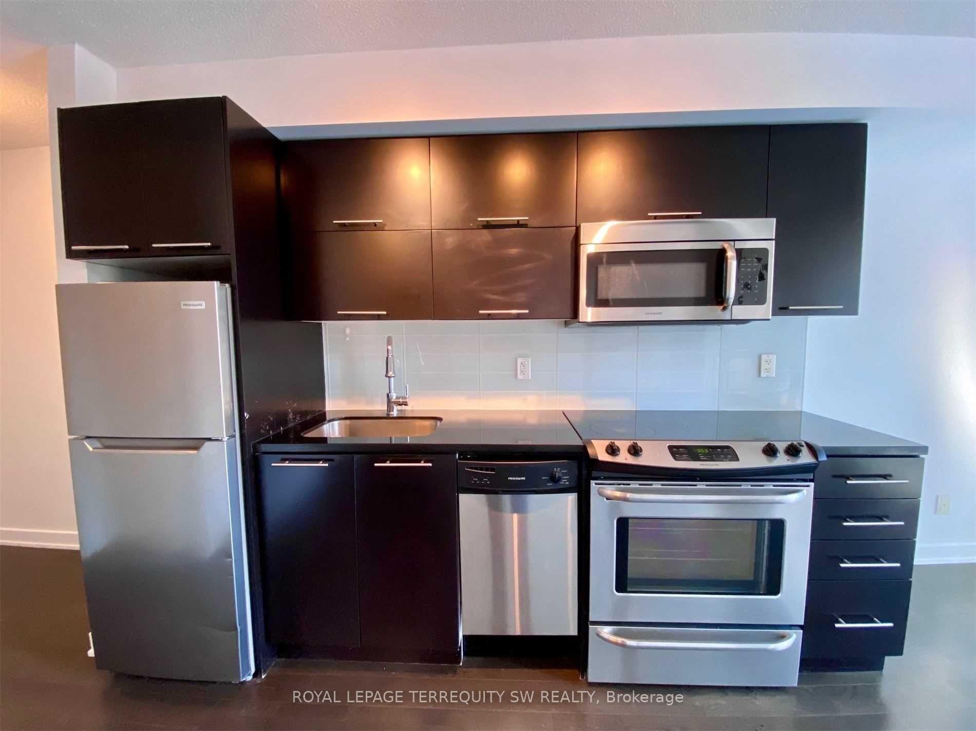 Photo 2 of Unit 613, 126 Simcoe Street, Toronto, Waterfront Communities — HOMEH