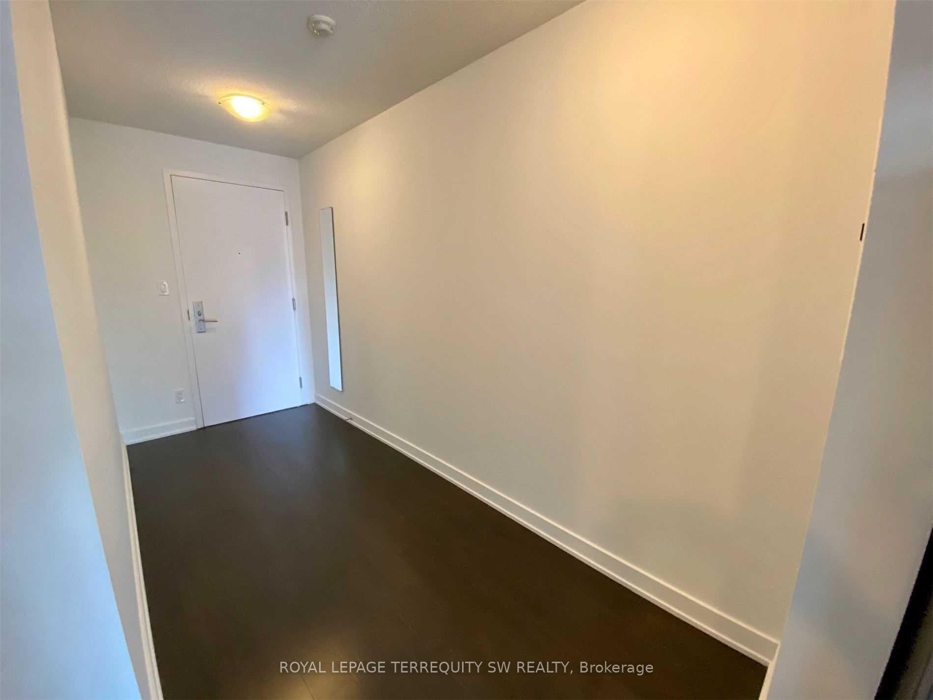 Photo 3 of Unit 613, 126 Simcoe Street, Toronto, Waterfront Communities — HOMEH