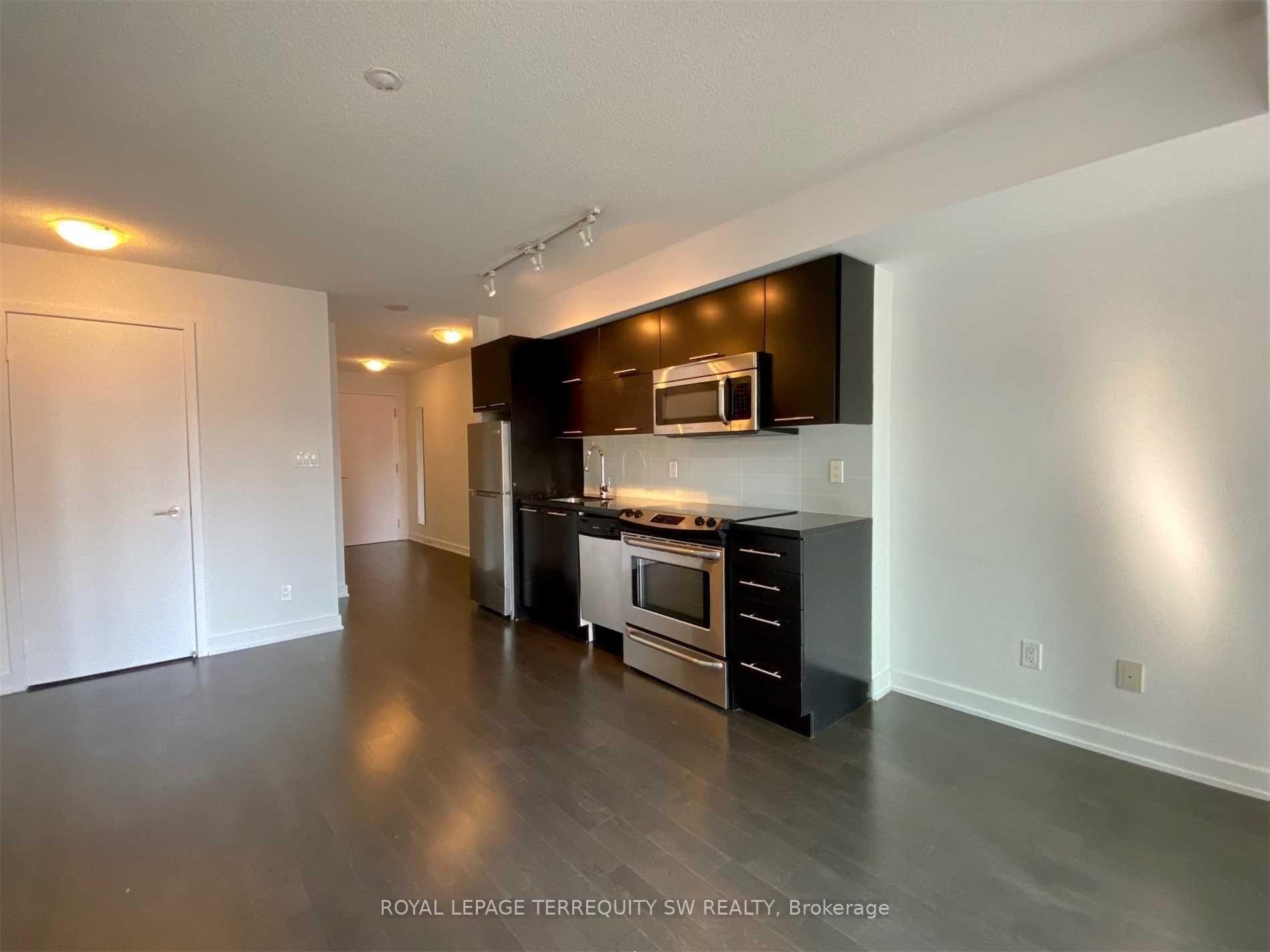 Photo 6 of Unit 613, 126 Simcoe Street, Toronto, Waterfront Communities — HOMEH