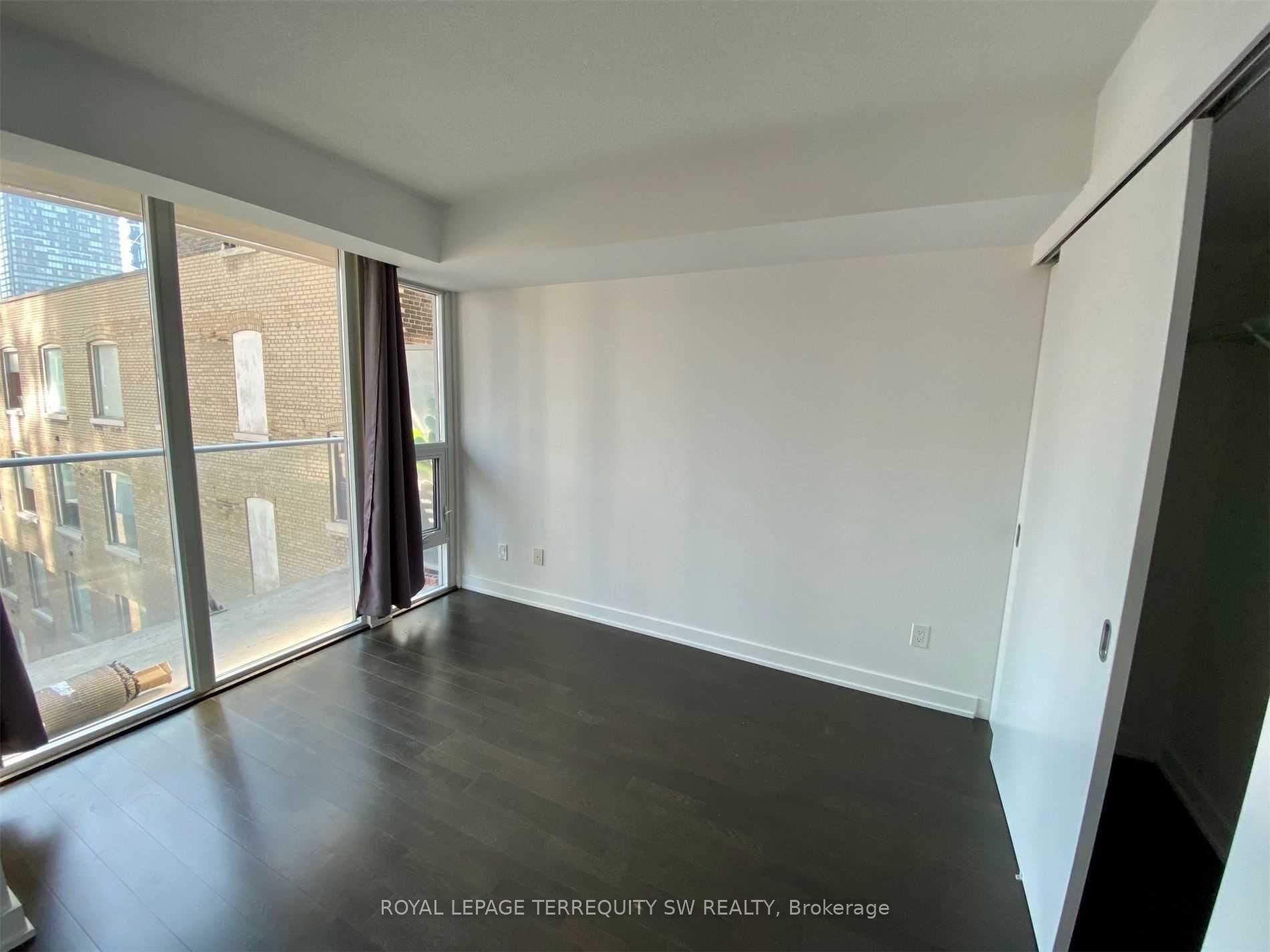 Photo 7 of Unit 613, 126 Simcoe Street, Toronto, Waterfront Communities — HOMEH