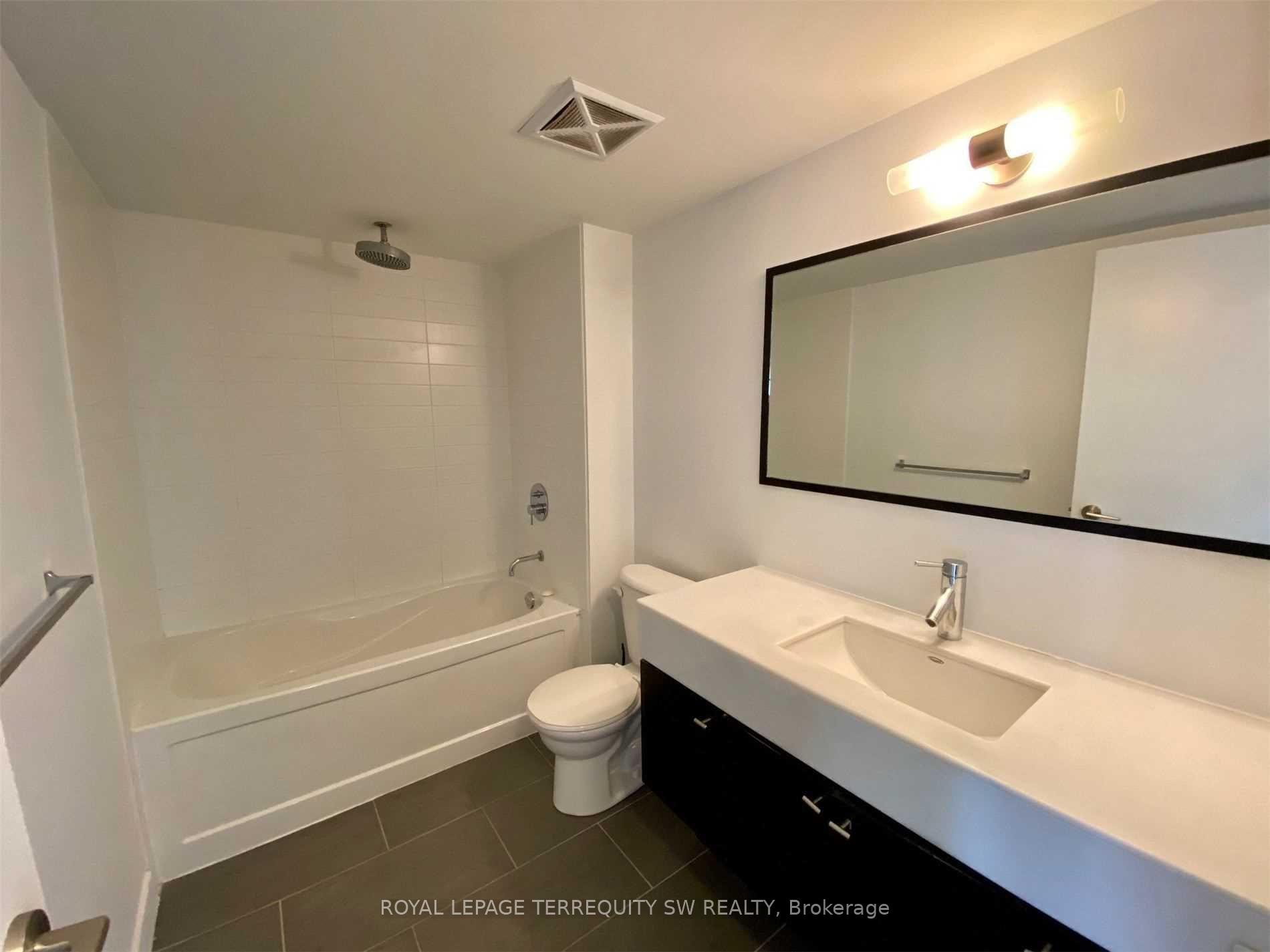 Photo 8 of Unit 613, 126 Simcoe Street, Toronto, Waterfront Communities — HOMEH