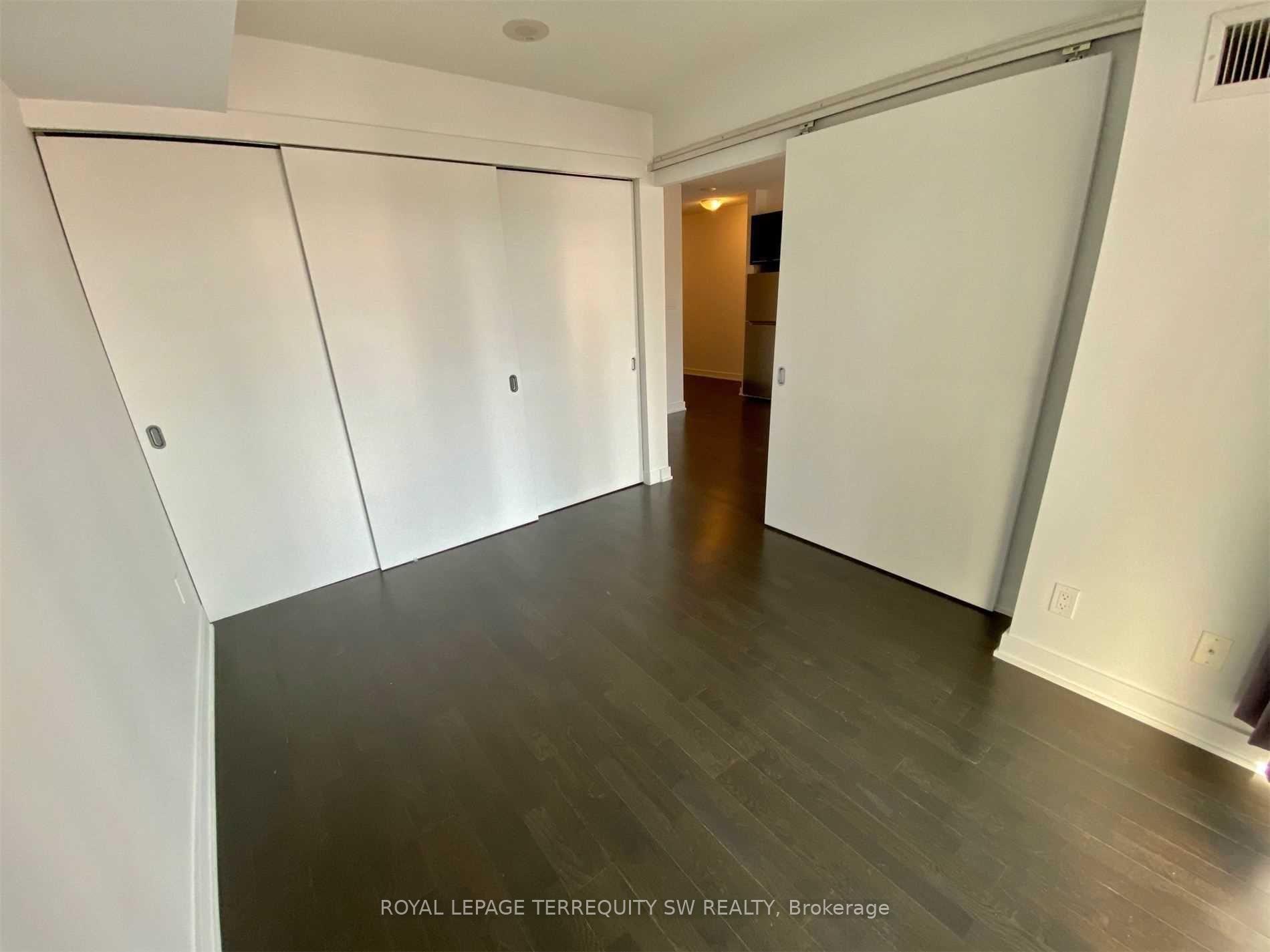Photo 9 of Unit 613, 126 Simcoe Street, Toronto, Waterfront Communities — HOMEH