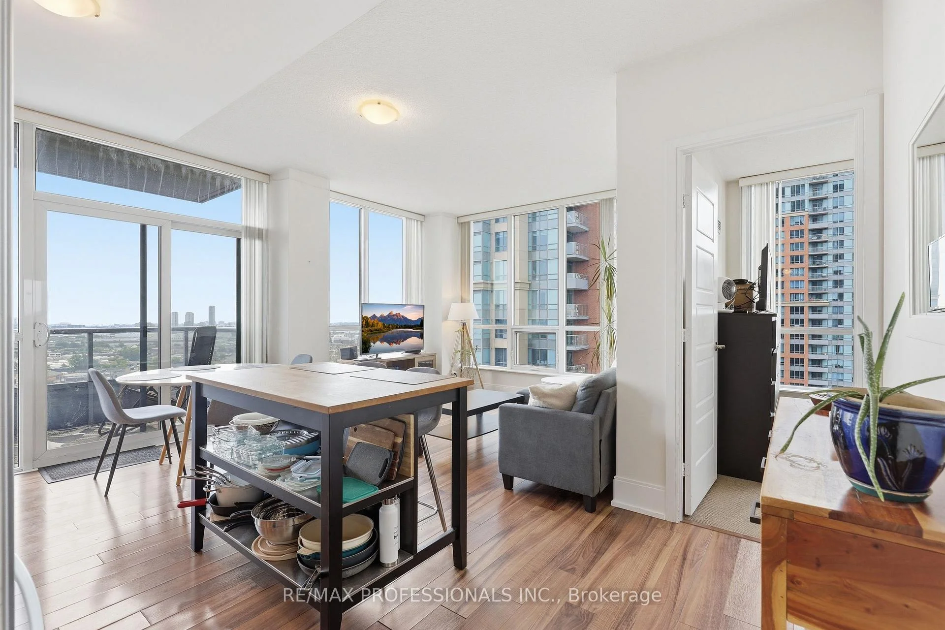 Photo 22 of Unit 1602, 15 Viking Lane, Etobicoke, Islington-City Centre West — HOMEH