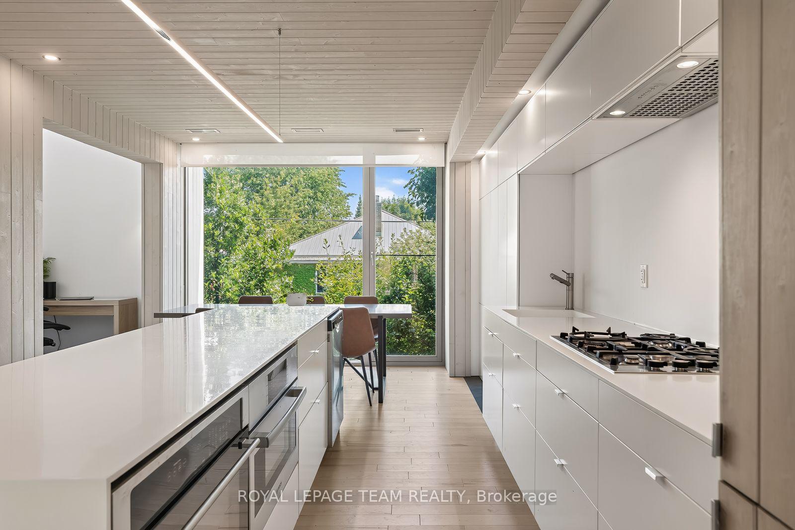 Photo 9 of Unit 2, 142 Ivy Crescent, Ottawa, Lindenlea — HOMEH
